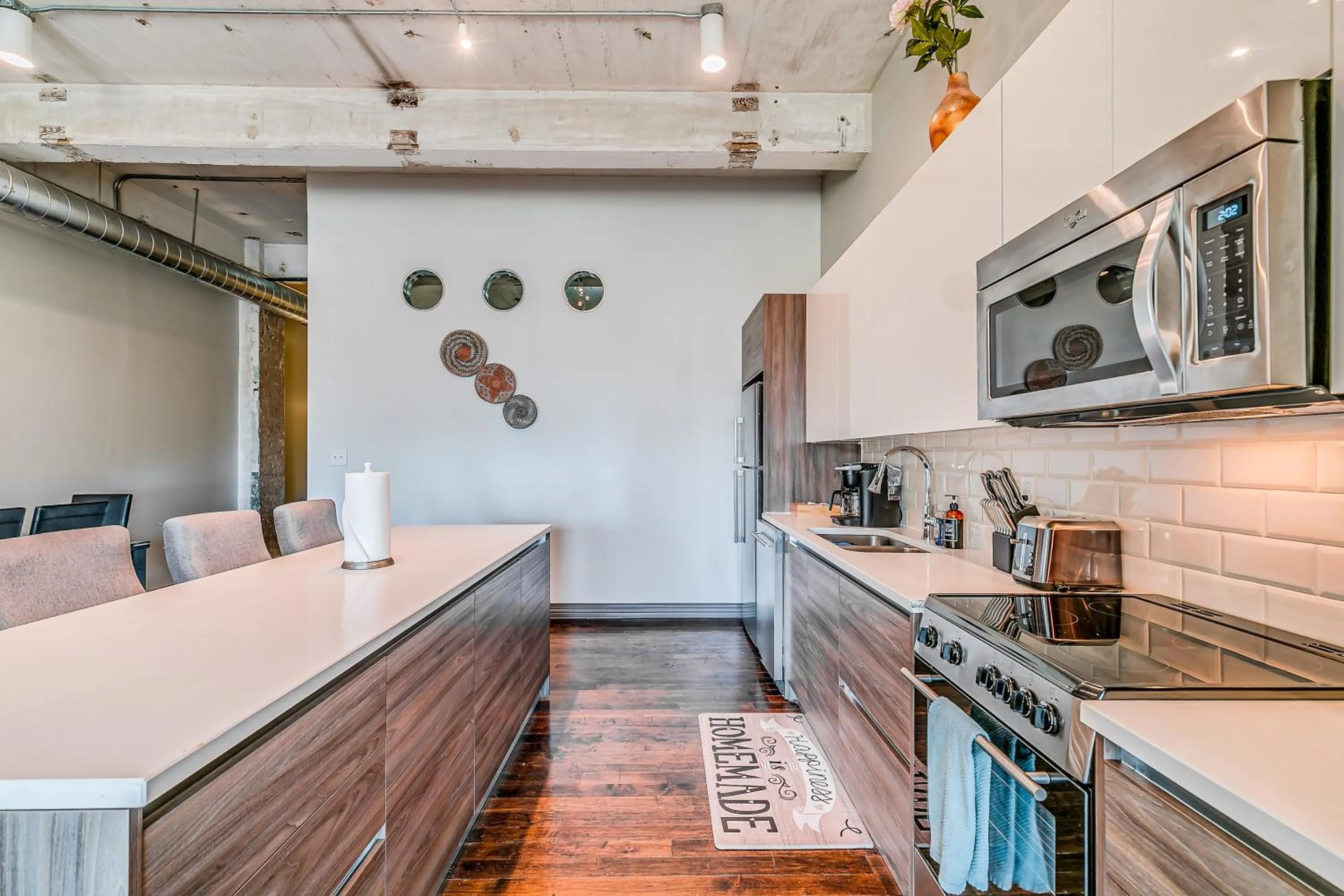 Kitchen or kitchenette in Luxury Downtown Dallas Stay by Amyfinehouse