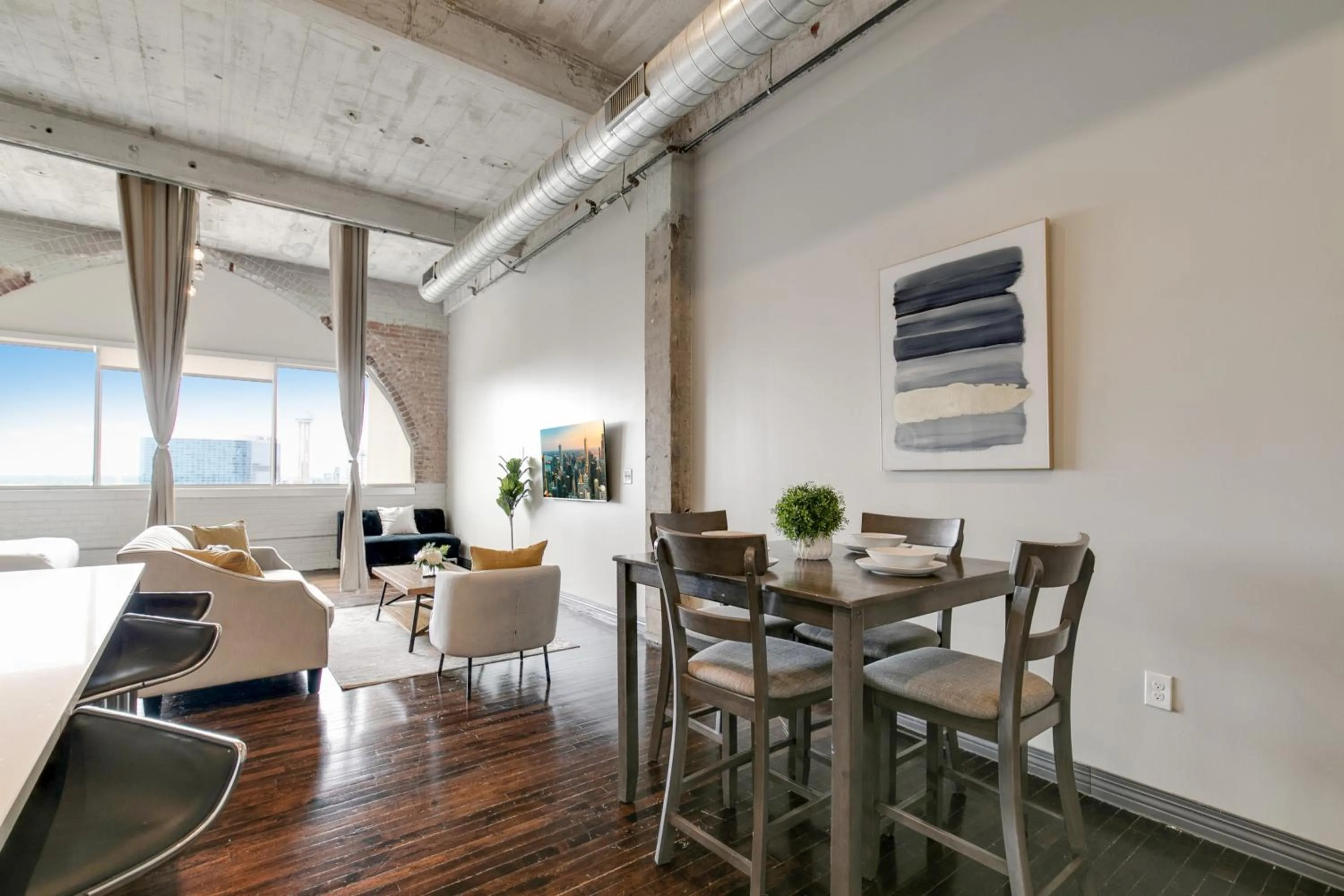 Living room in Luxury Downtown Dallas Stay by Amyfinehouse