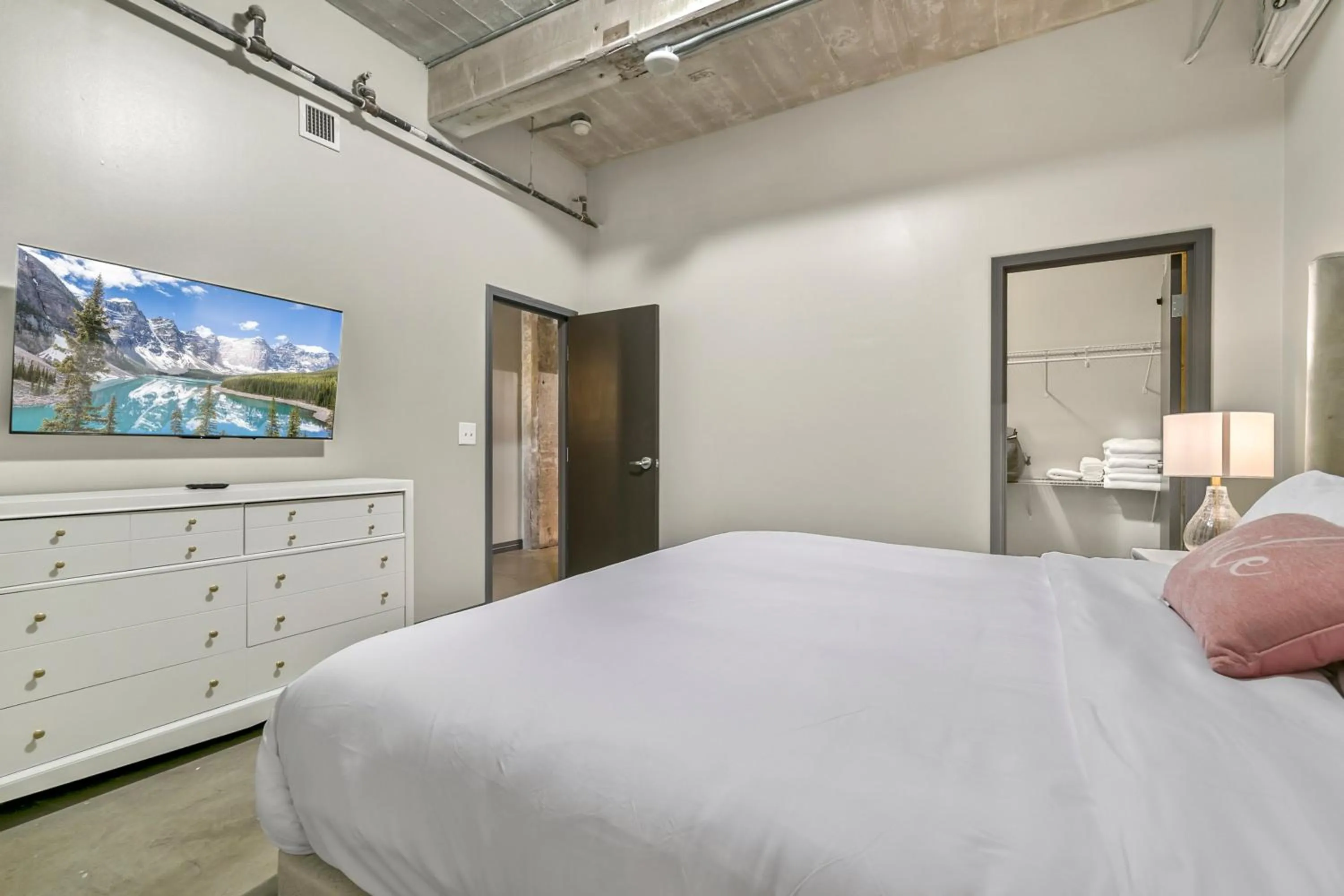 Bed in Luxury Downtown Dallas Stay by Amyfinehouse