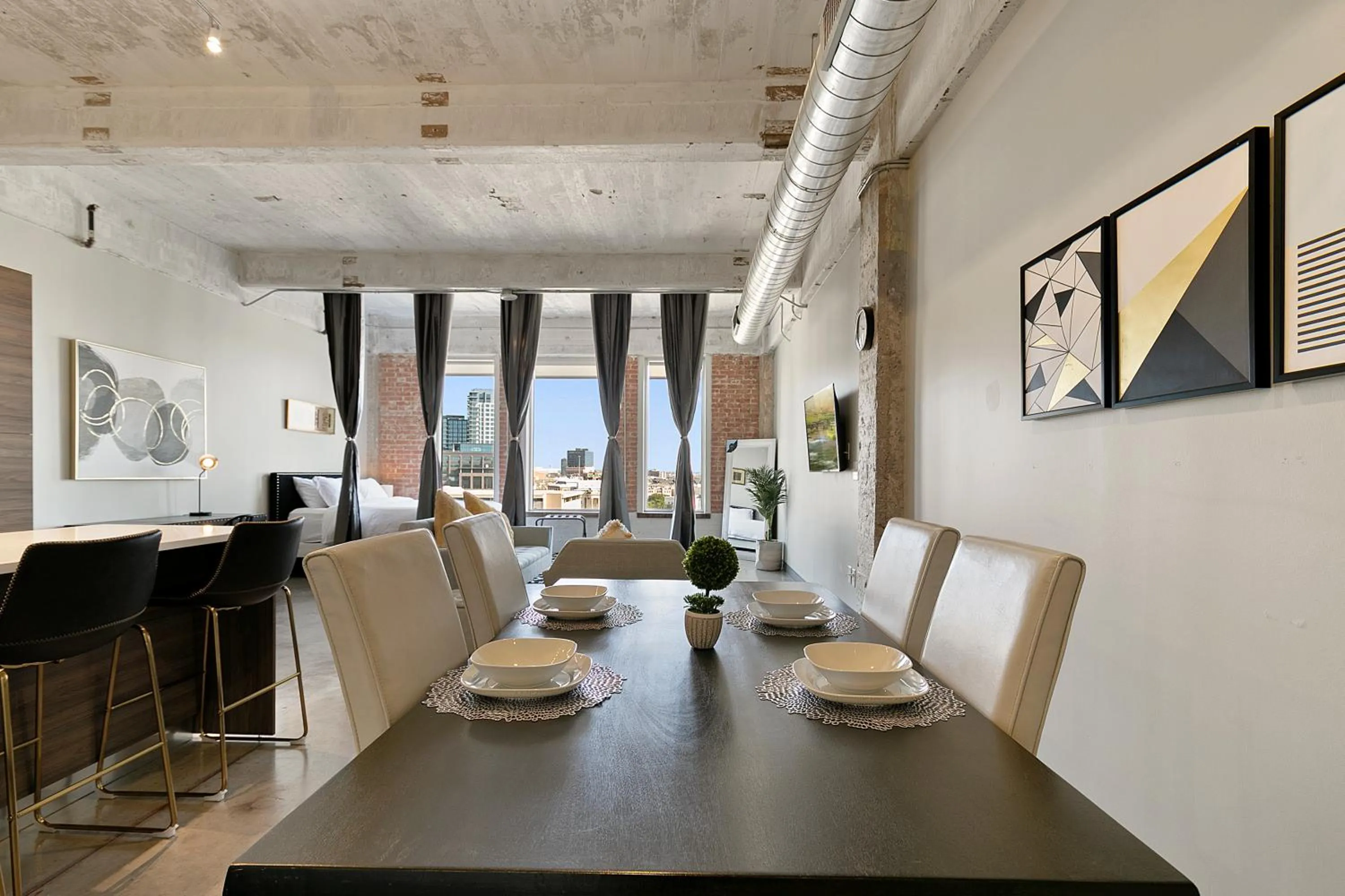 Seating area in Luxury Downtown Dallas Stay by Amyfinehouse