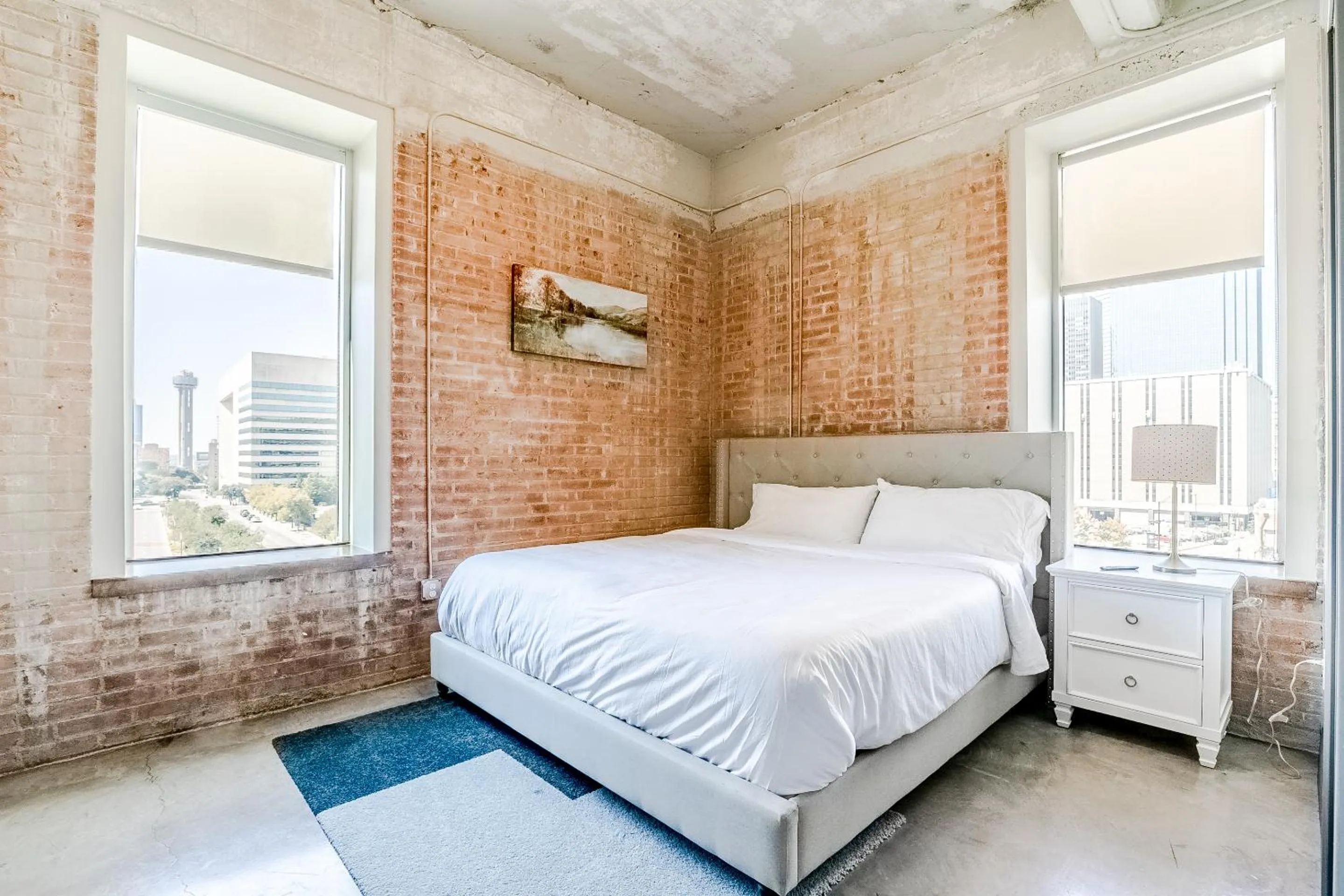 Bed in Luxury Downtown Dallas Stay by Amyfinehouse