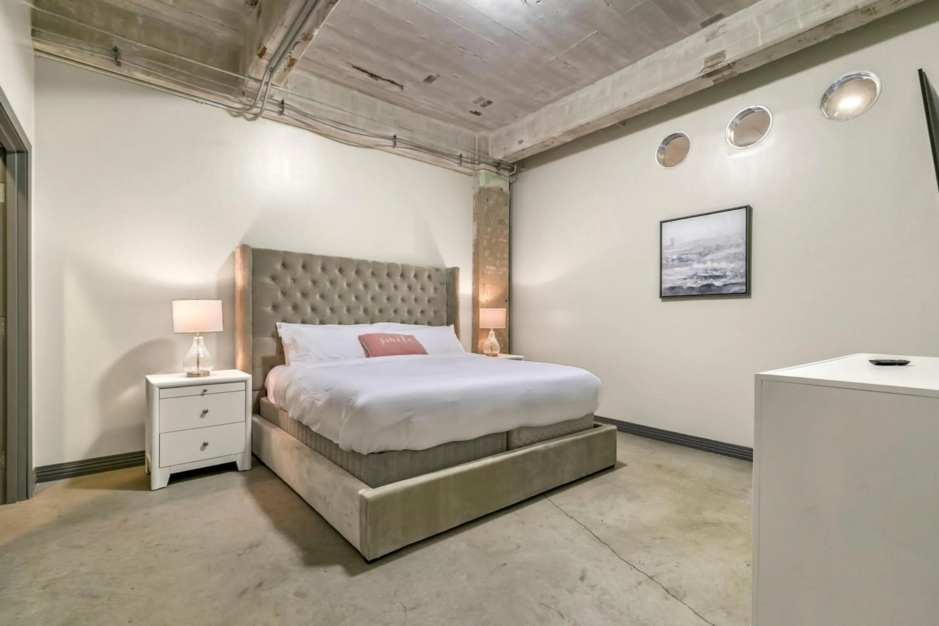 Bed in Luxury Downtown Dallas Stay by Amyfinehouse