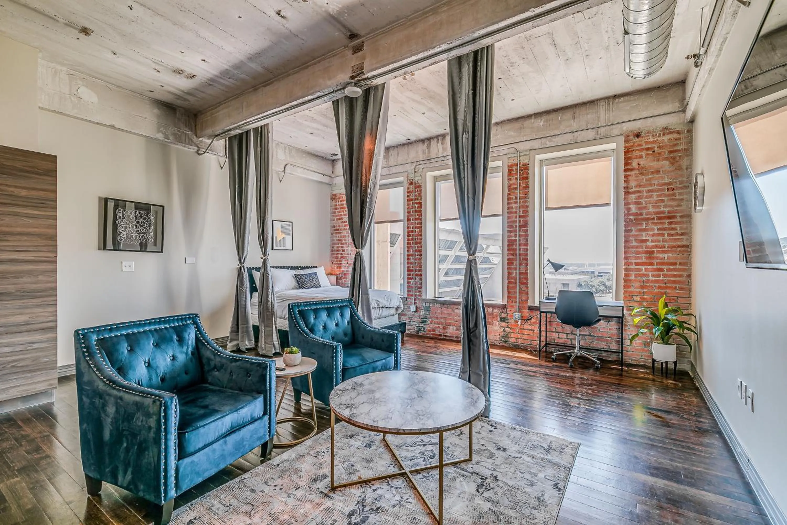 Living room in Luxury Downtown Dallas Stay by Amyfinehouse