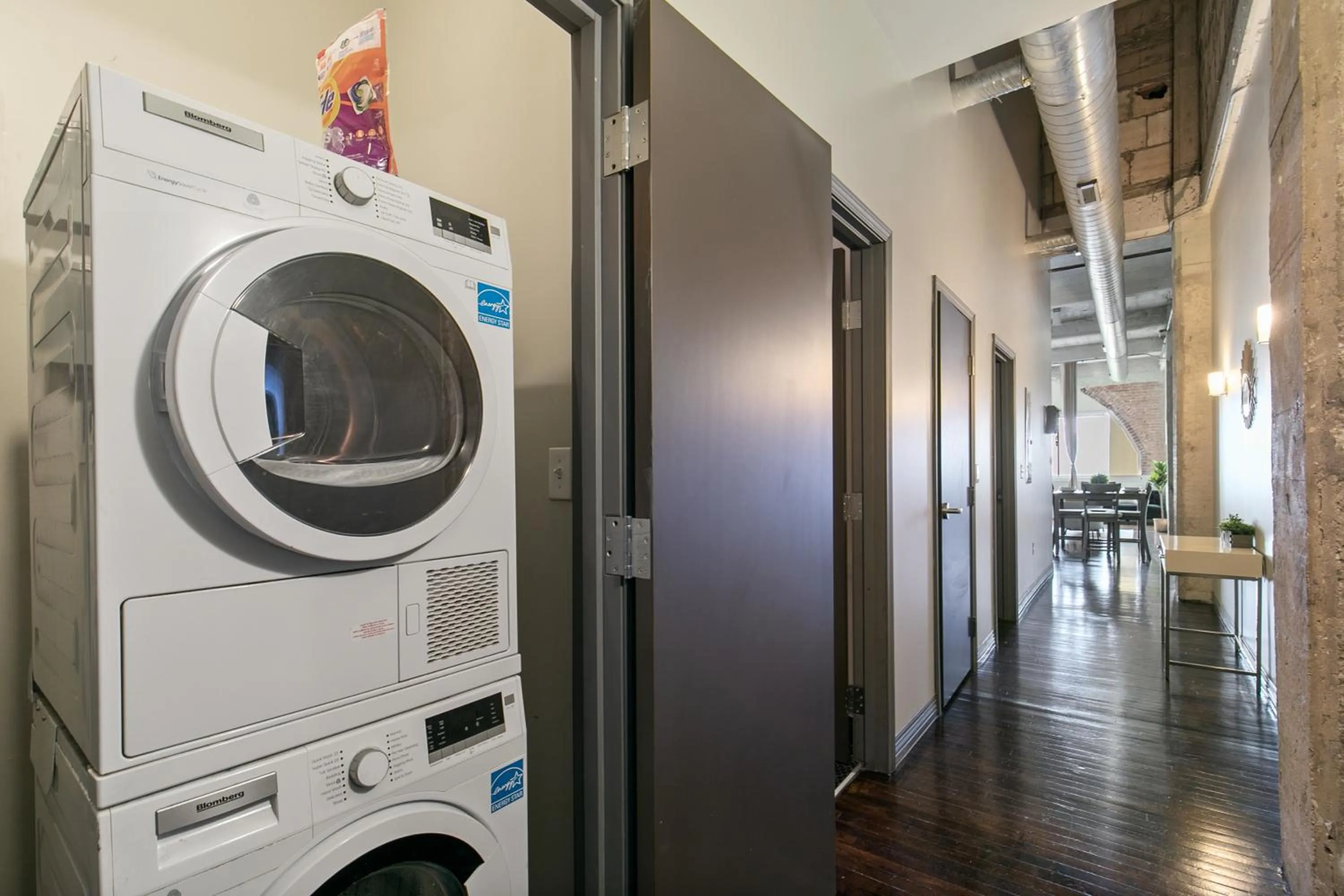 washing machine in Luxury Downtown Dallas Stay by Amyfinehouse