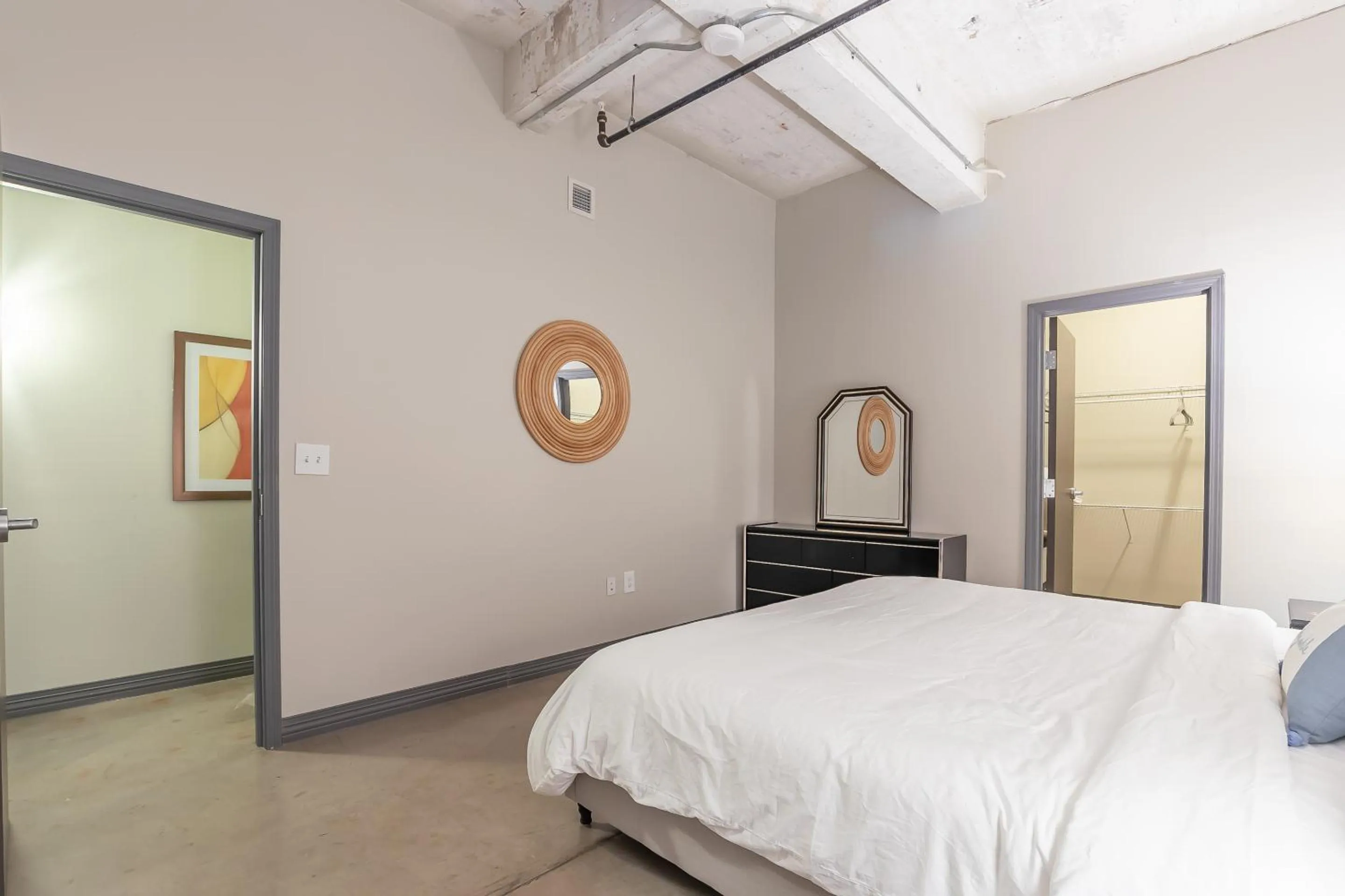 Bed in Luxury Downtown Dallas Stay by Amyfinehouse