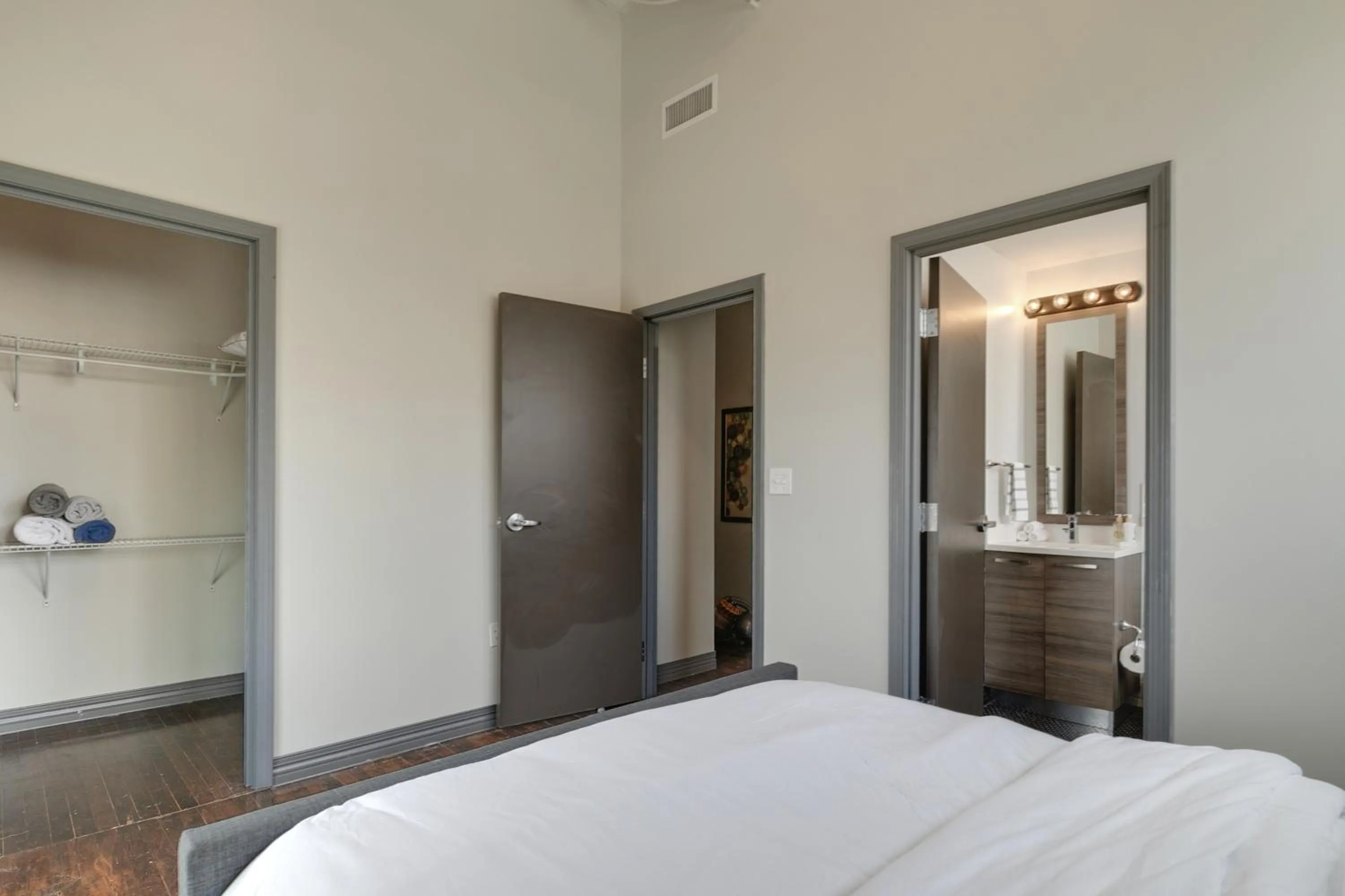 Bed in Luxury Downtown Dallas Stay by Amyfinehouse