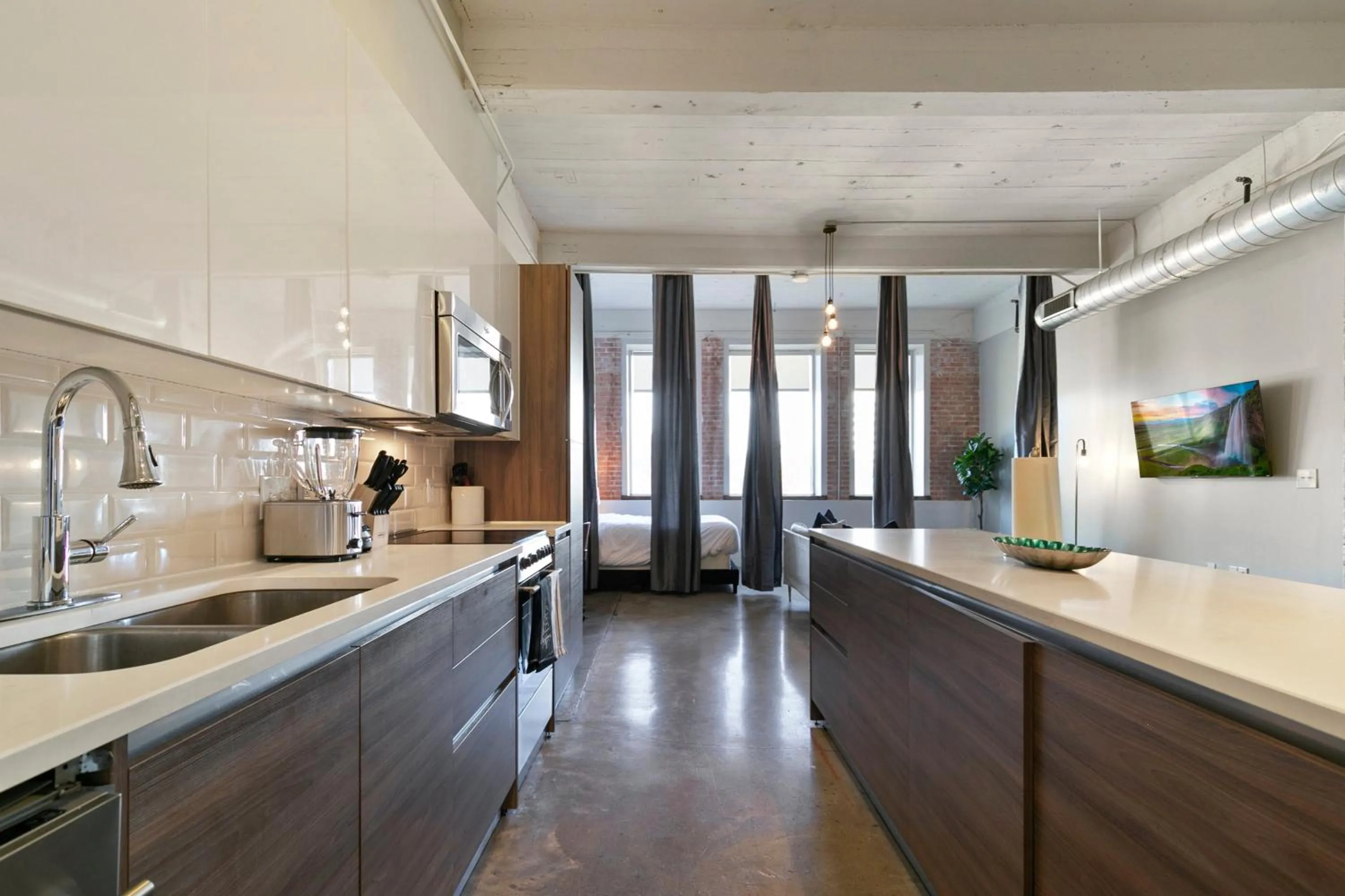 Coffee/tea facilities in Luxury Downtown Dallas Stay by Amyfinehouse