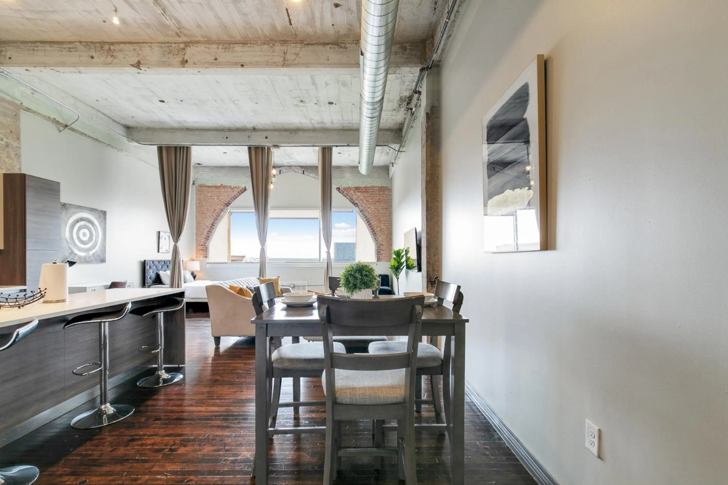 TV and multimedia in Luxury Downtown Dallas Stay by Amyfinehouse