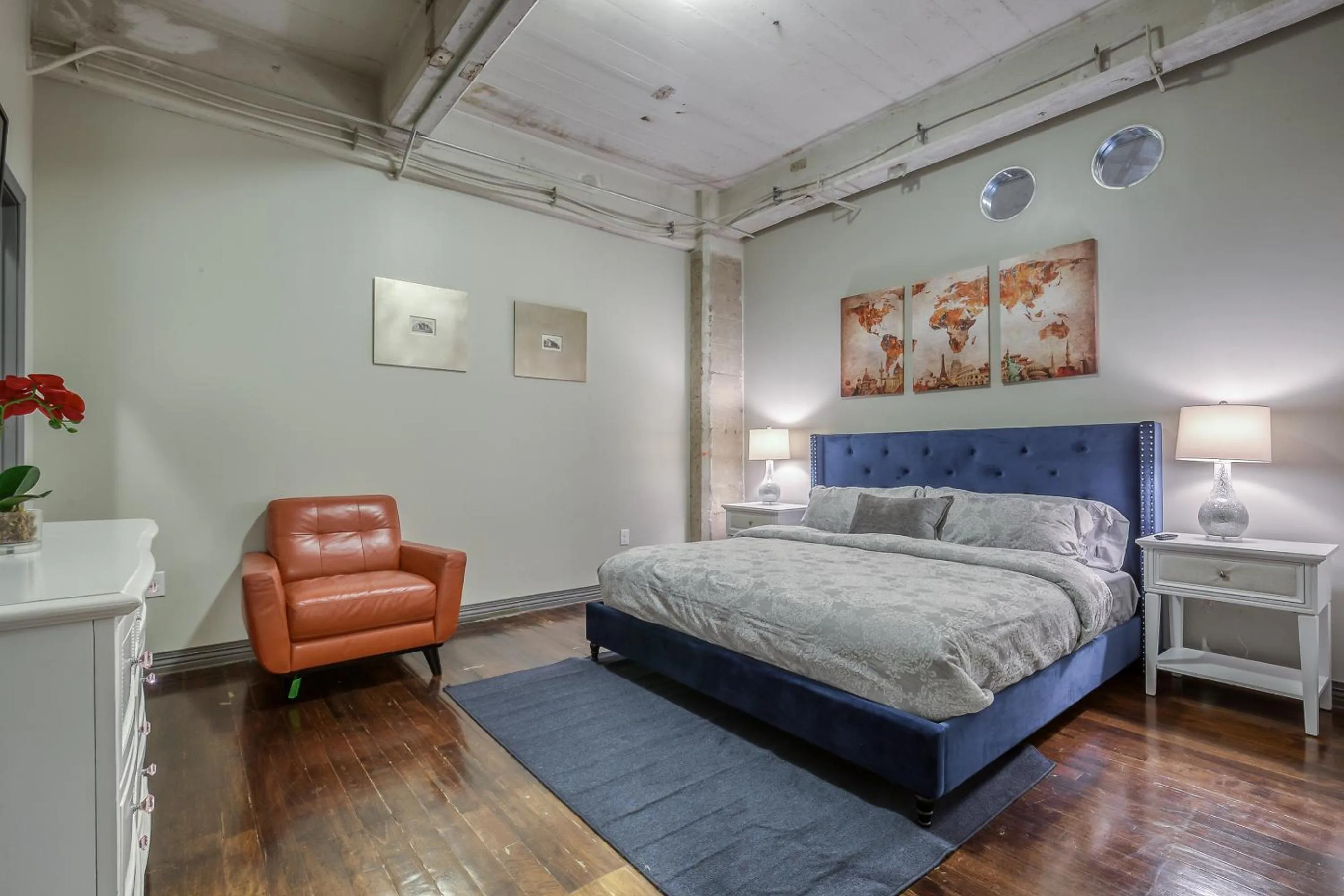 Bed in Luxury Downtown Dallas Stay by Amyfinehouse