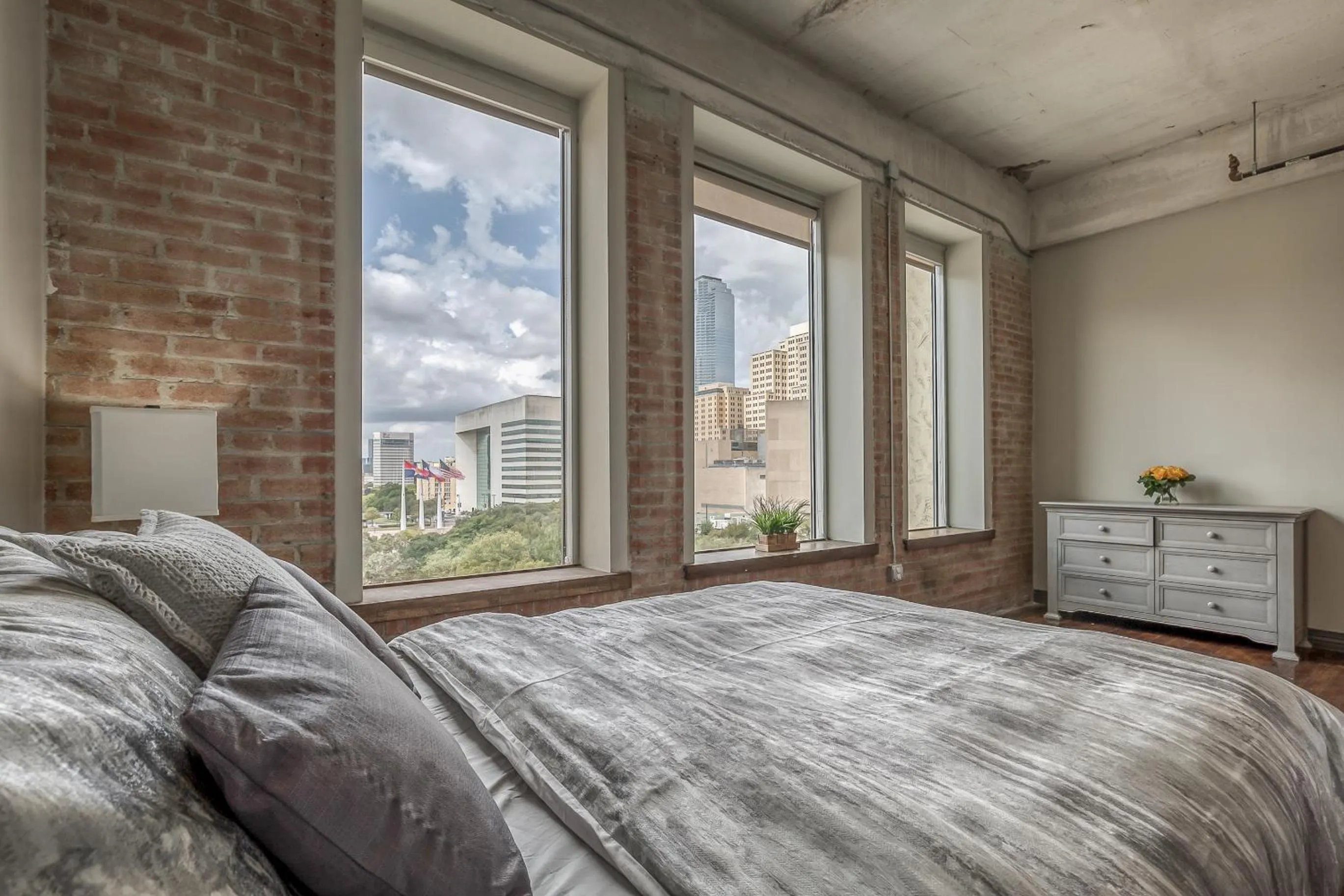 Bed in Luxury Downtown Dallas Stay by Amyfinehouse