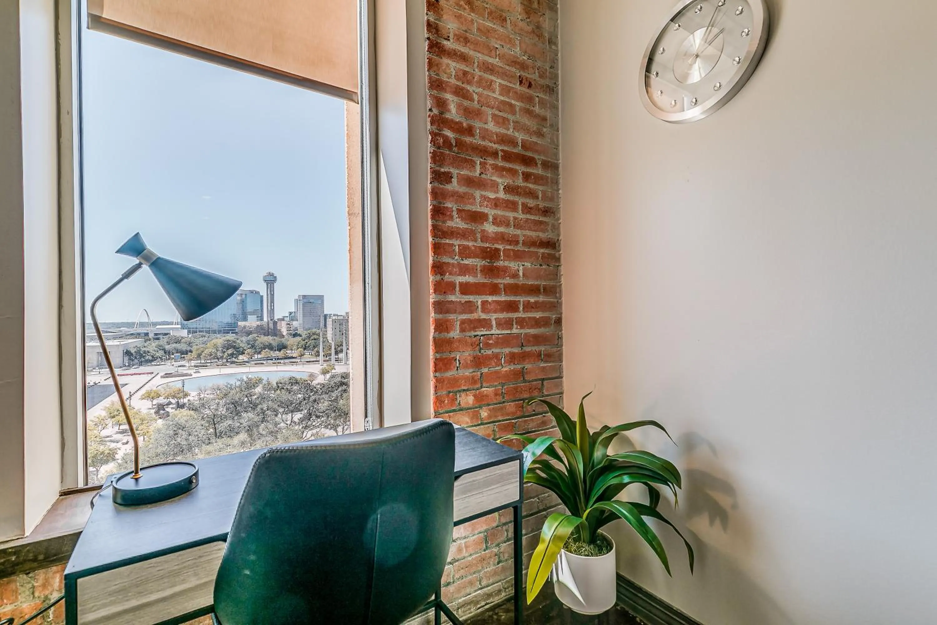Seating area in Luxury Downtown Dallas Stay by Amyfinehouse