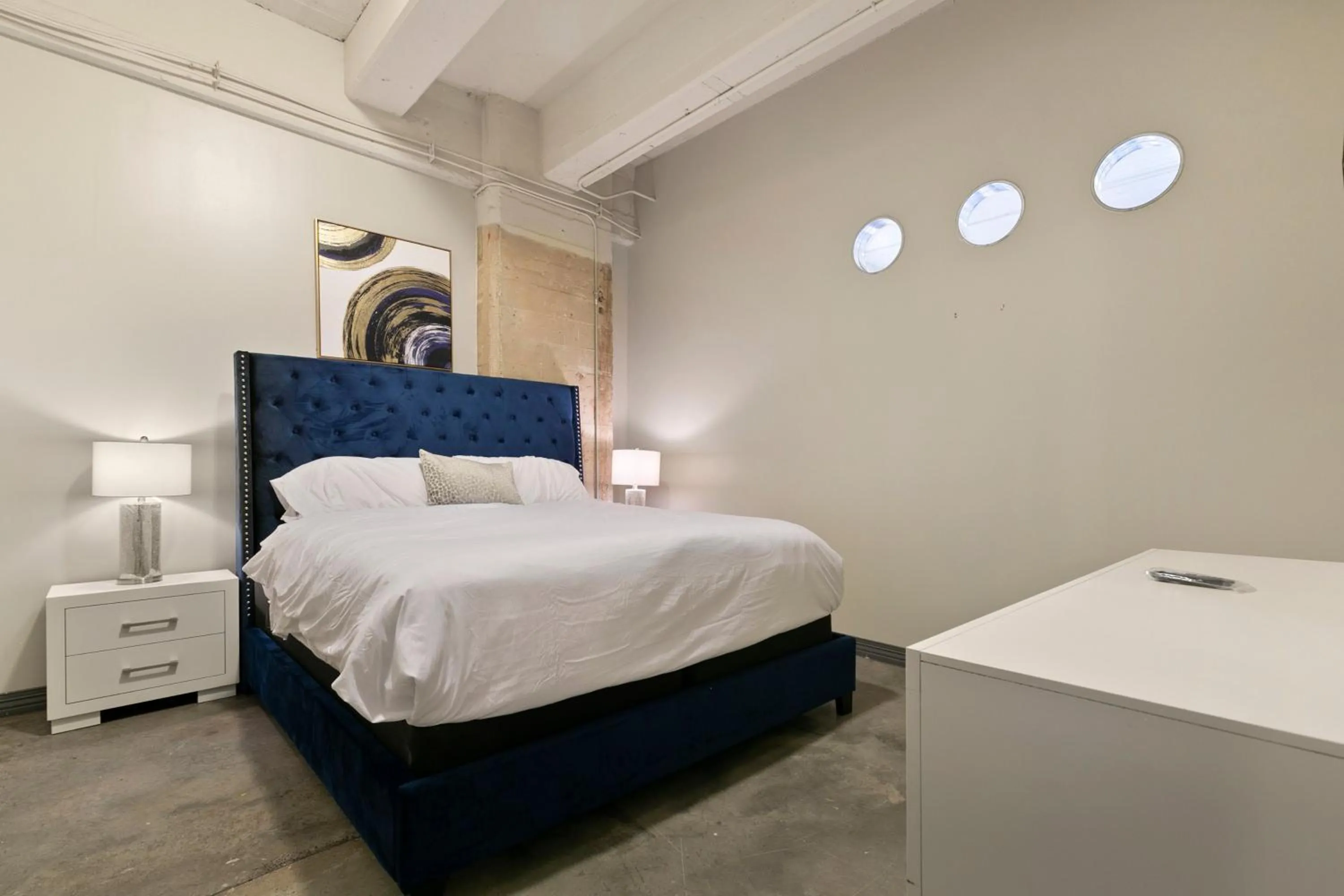 Bed in Luxury Downtown Dallas Stay by Amyfinehouse