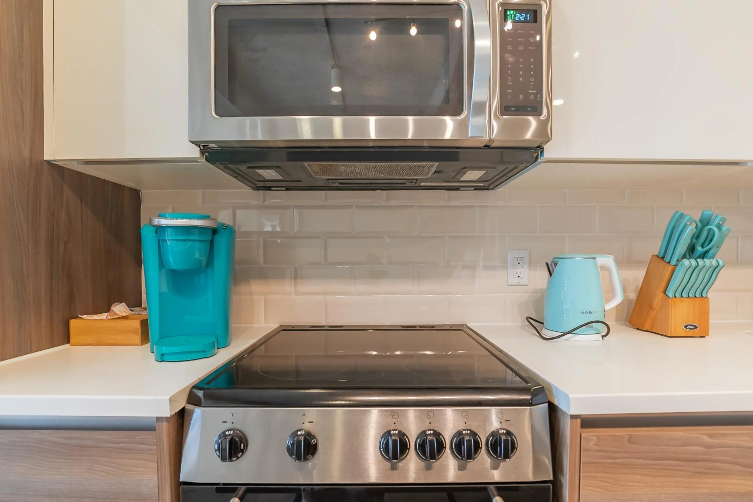 Kitchen or kitchenette in Luxury Downtown Dallas Stay by Amyfinehouse