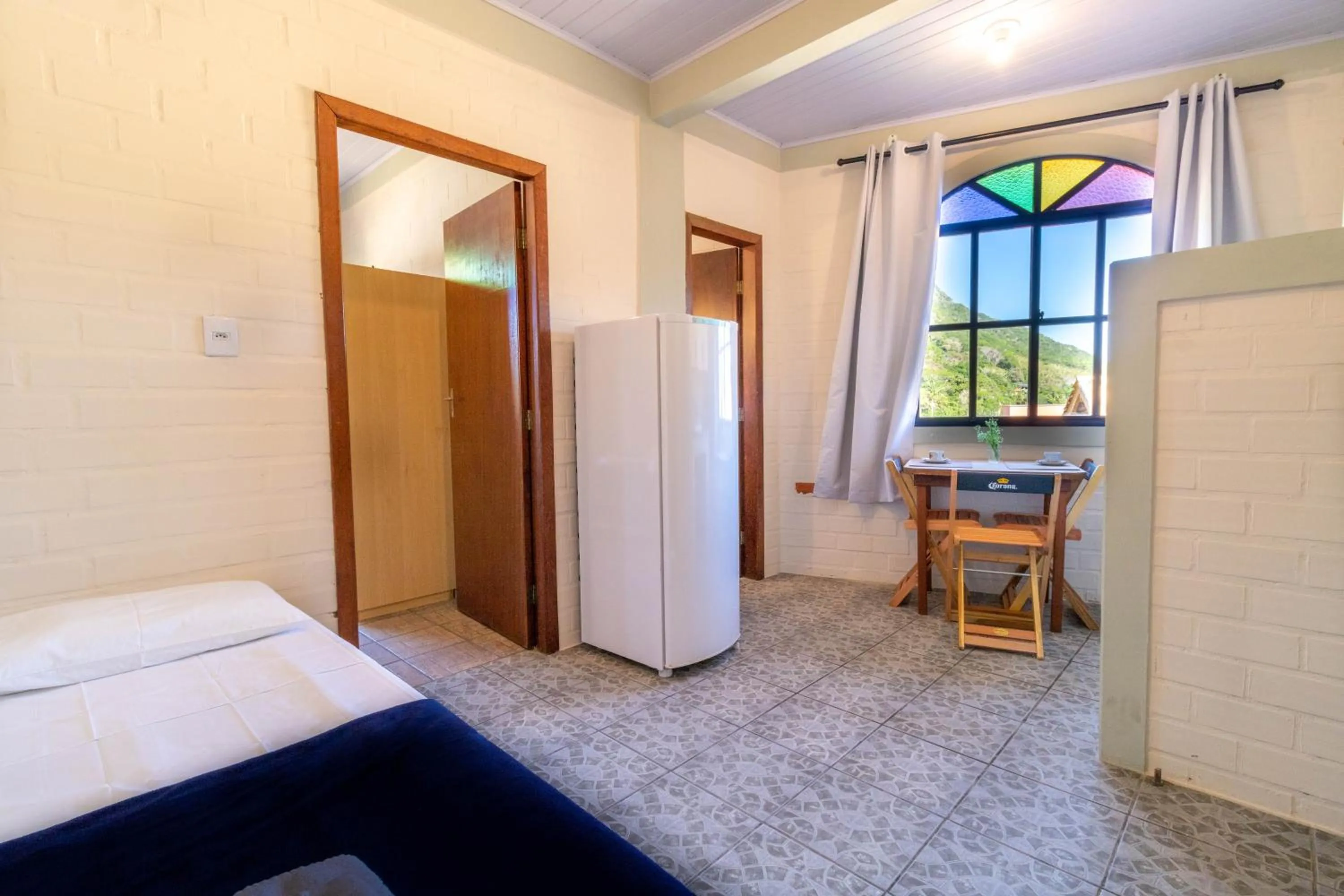 Photo of the whole room, Bed in Pousada Maré de Lua