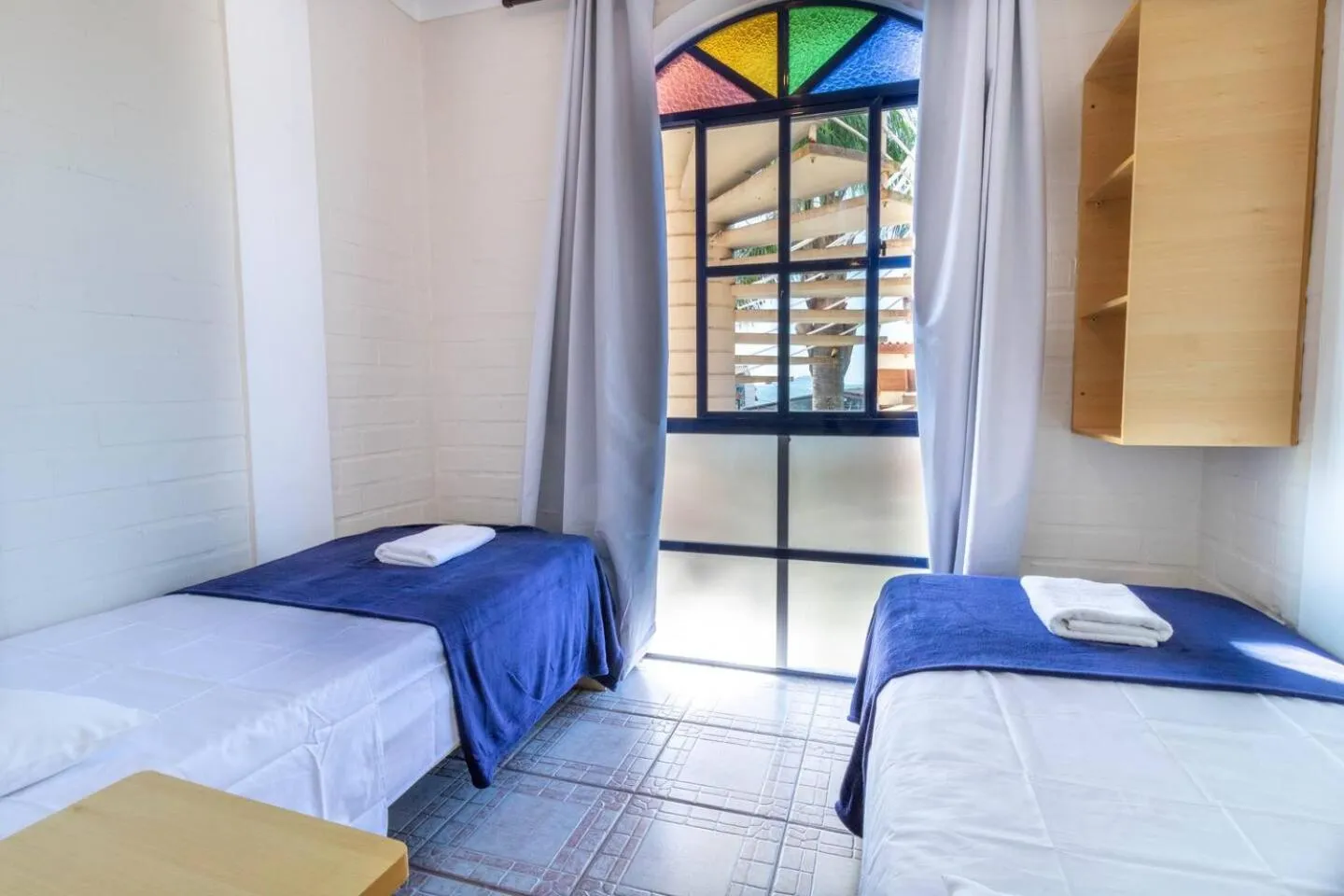 Photo of the whole room, Bed in Pousada Maré de Lua