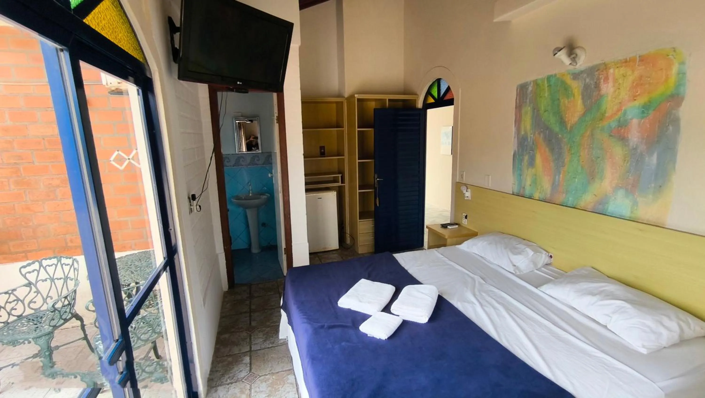Photo of the whole room, Bed in Pousada Maré de Lua