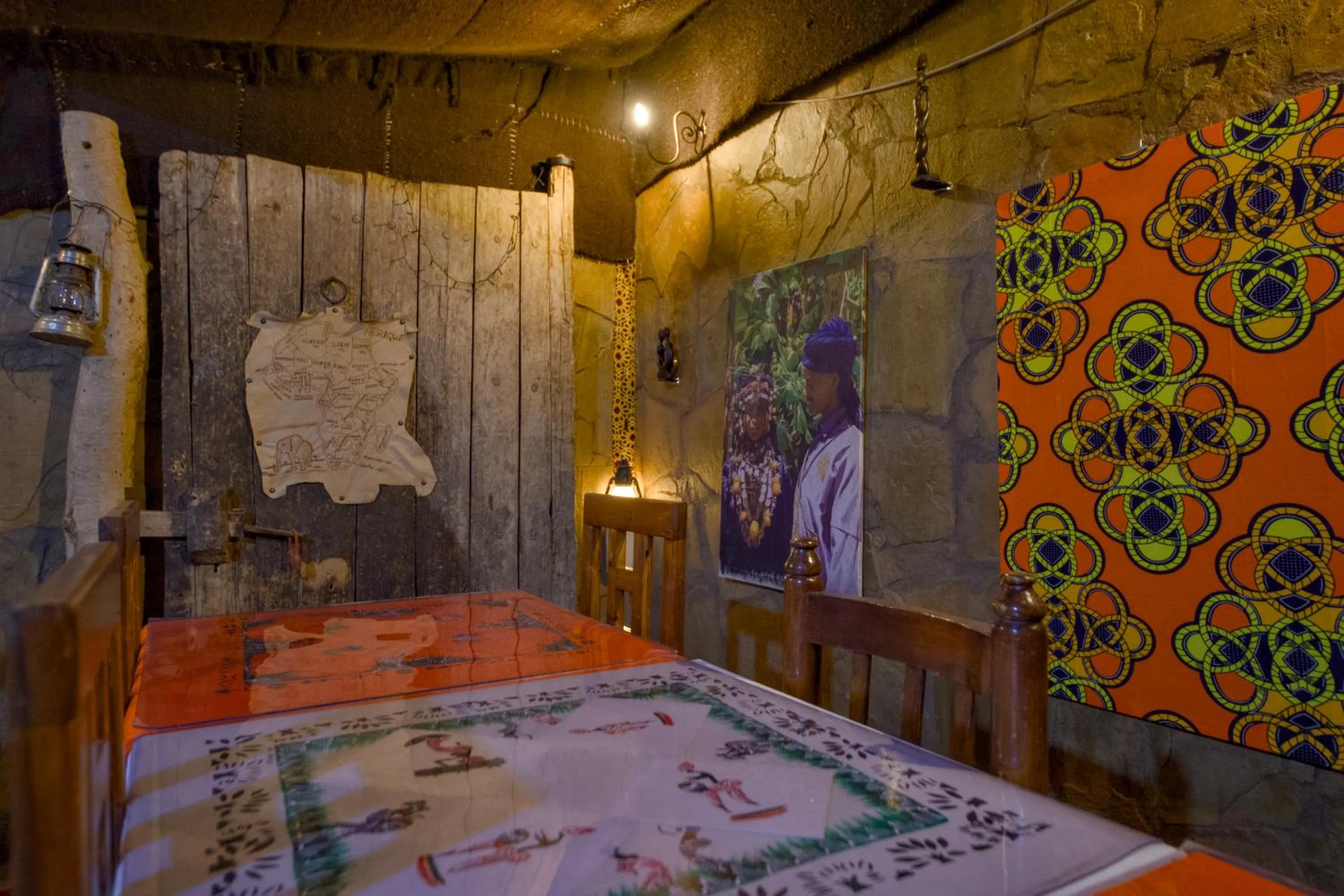 Restaurant/places to eat, Bed in Tin Joseph