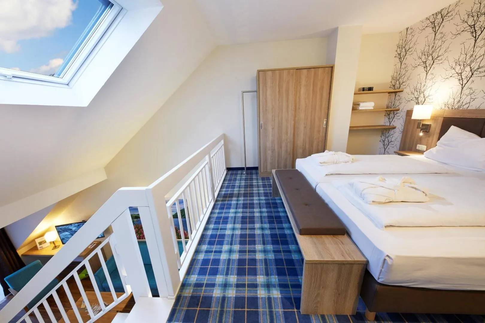 Photo of the whole room, Bed in Göbel's Seehotel Diemelsee