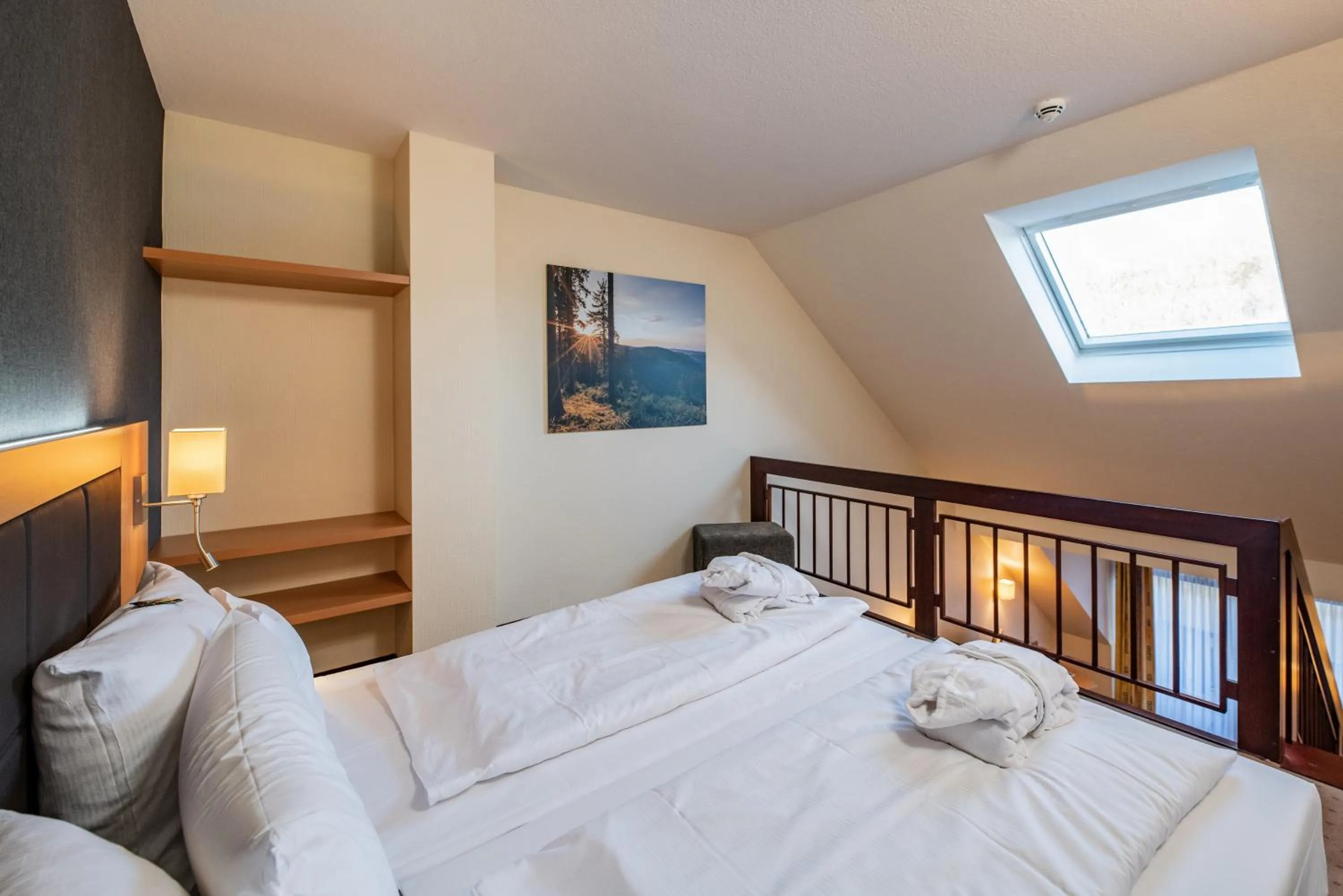 Bedroom, Bed in Göbel's Seehotel Diemelsee