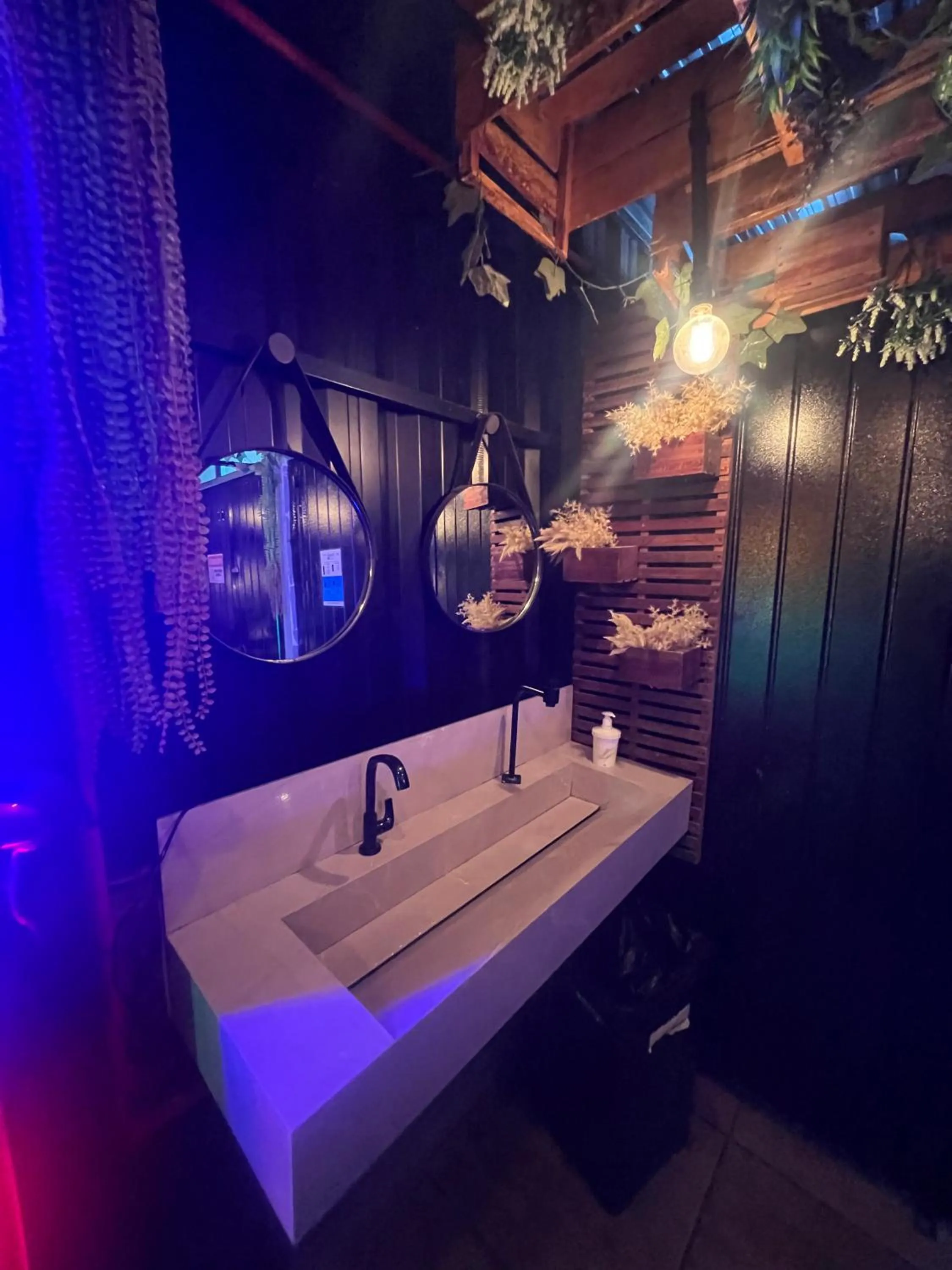 Bathroom in Esquina 8 Suítes Confort & Hostel