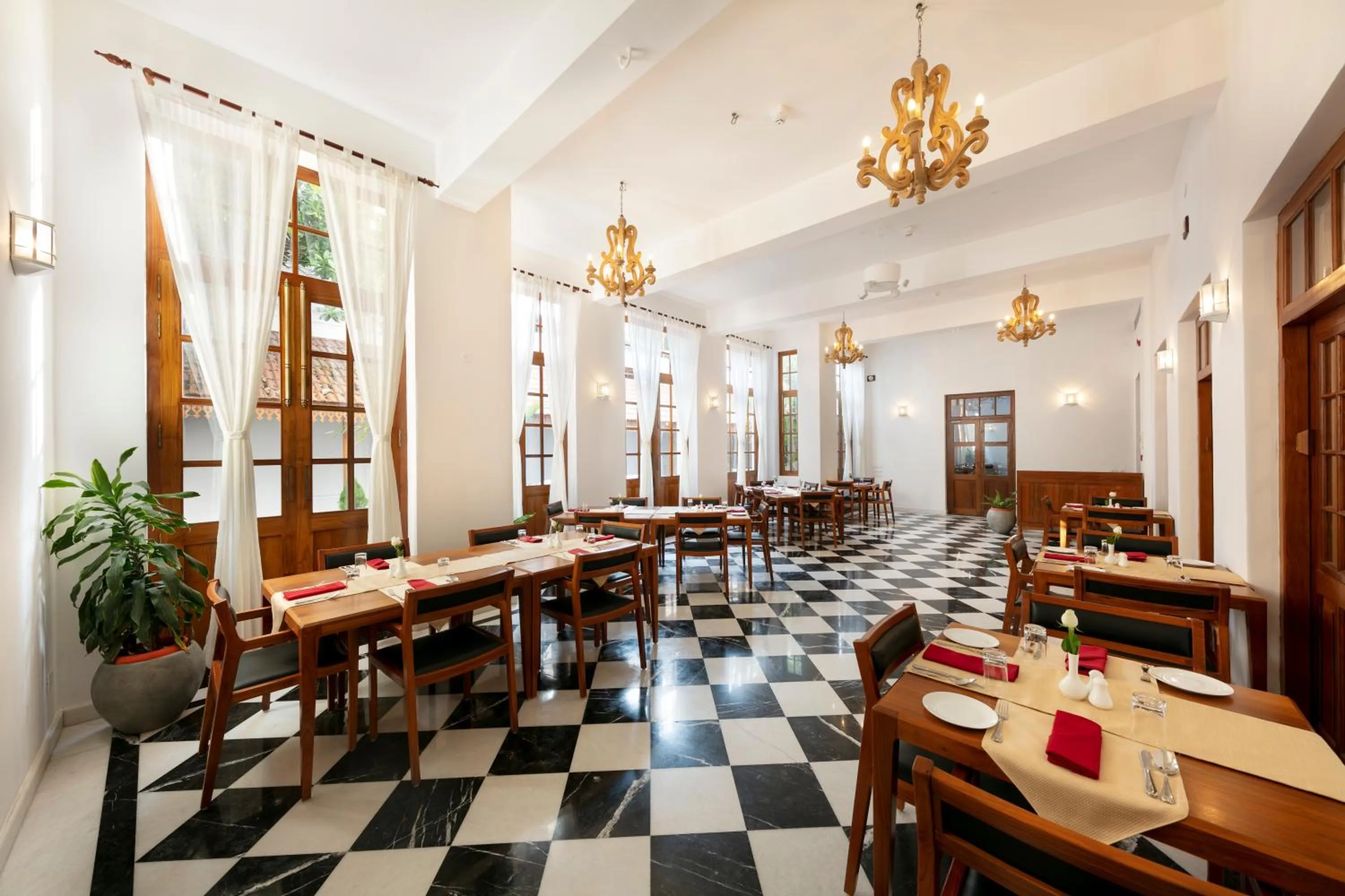 Restaurant/places to eat in Grand Hotel D'Europe