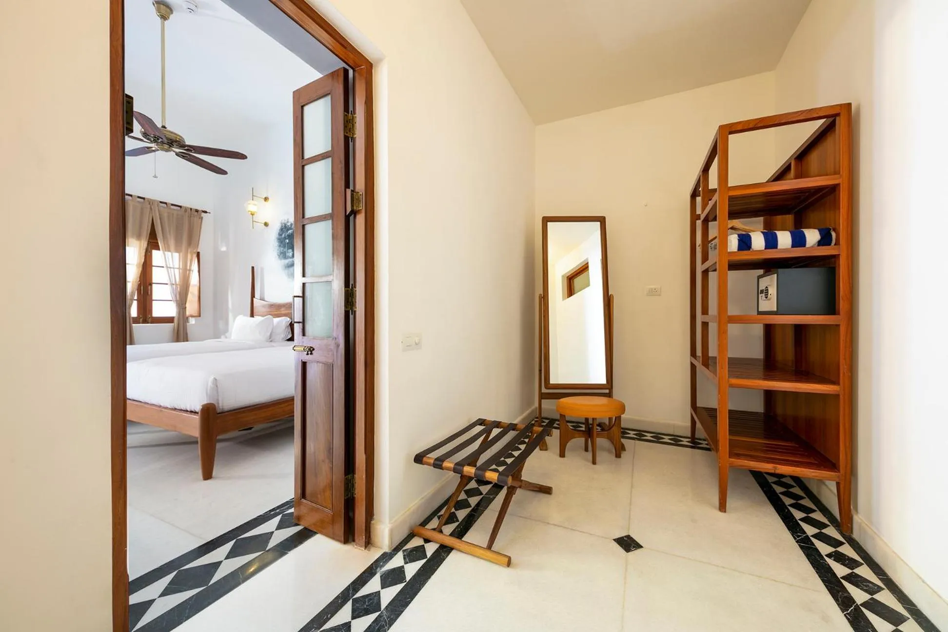 wardrobe, Bed in Grand Hotel D'Europe