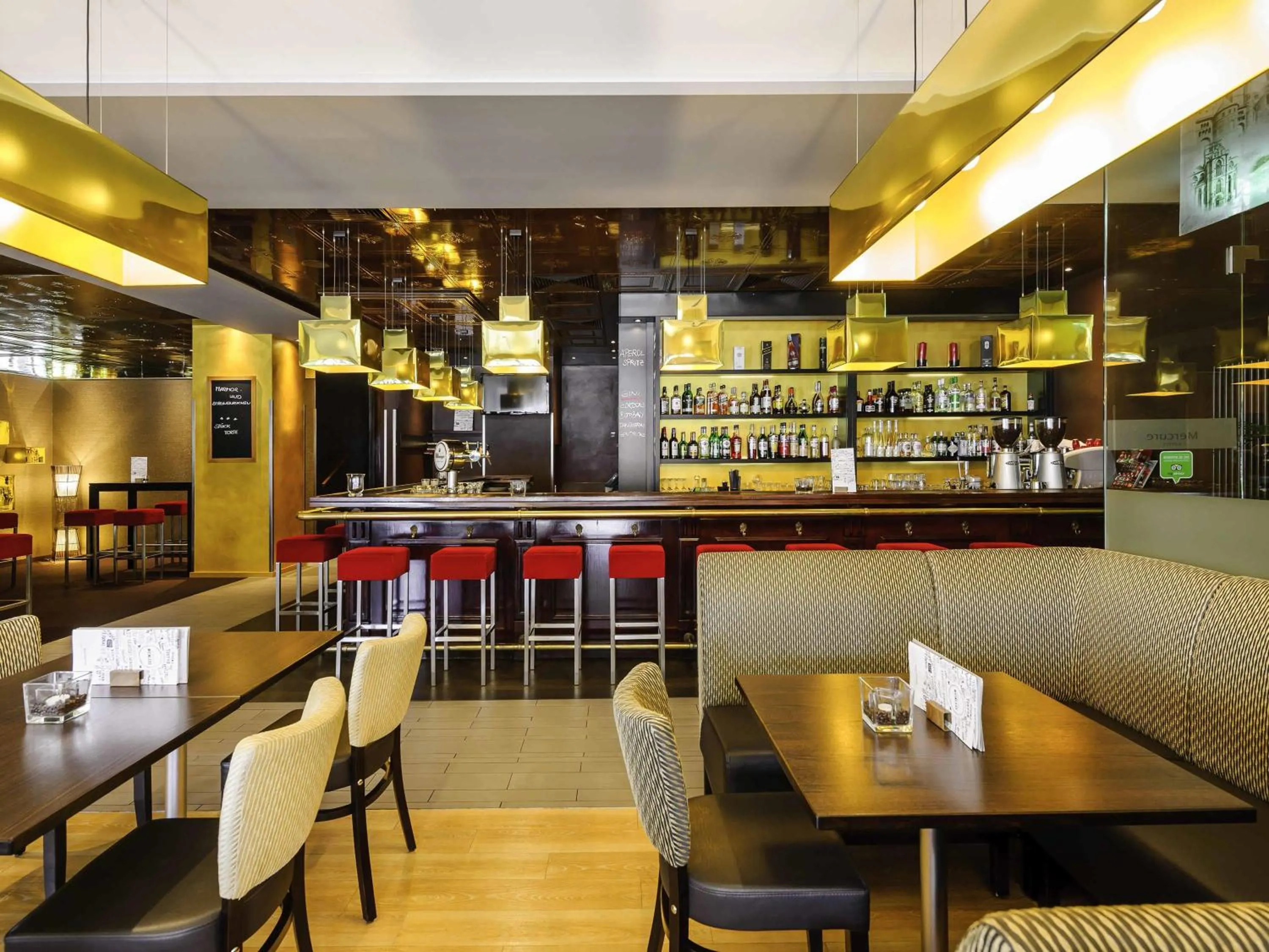 Lounge or bar in Mercure Hotel Trier Porta Nigra