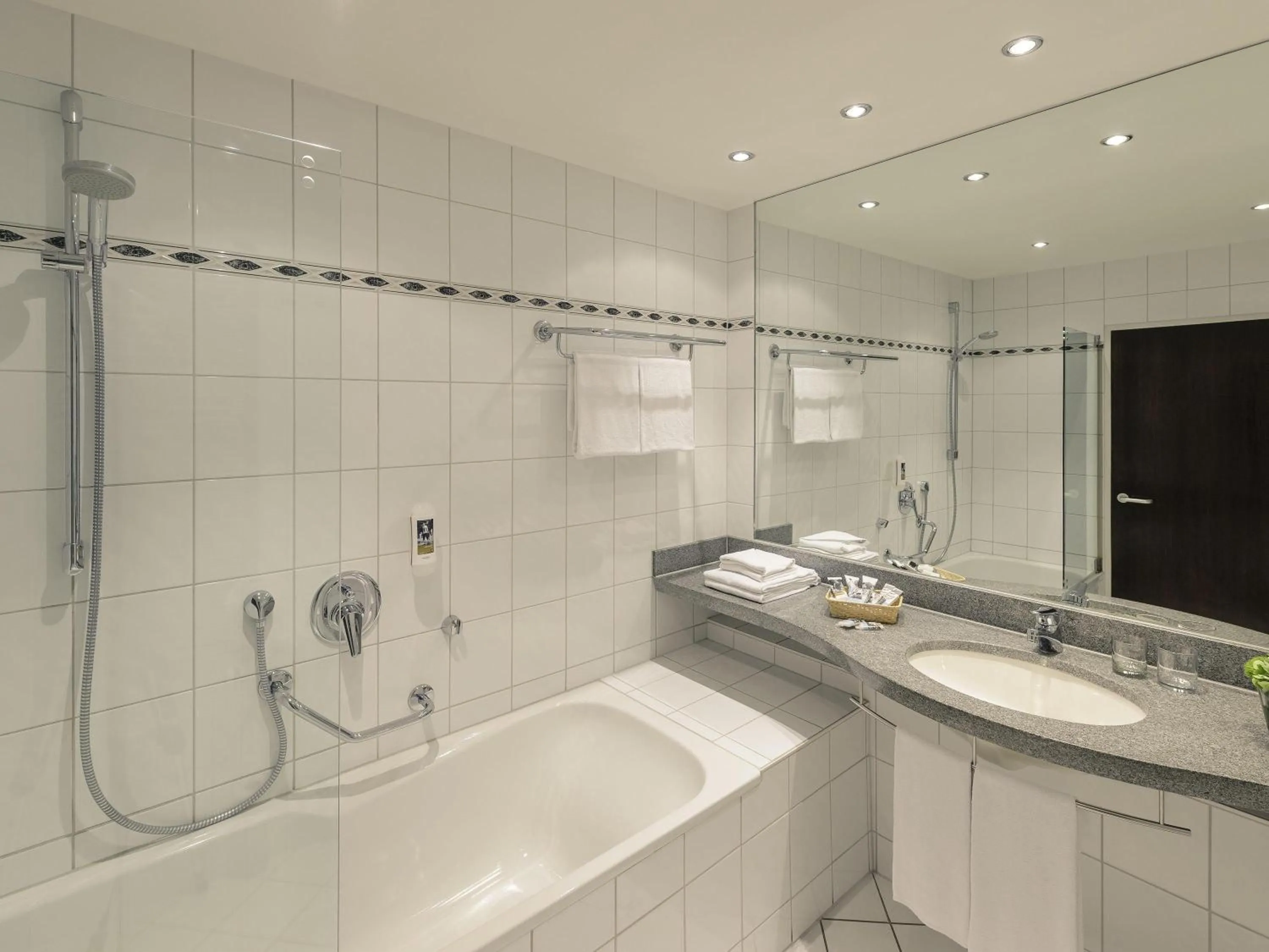 Bedroom in Mercure Hotel Trier Porta Nigra