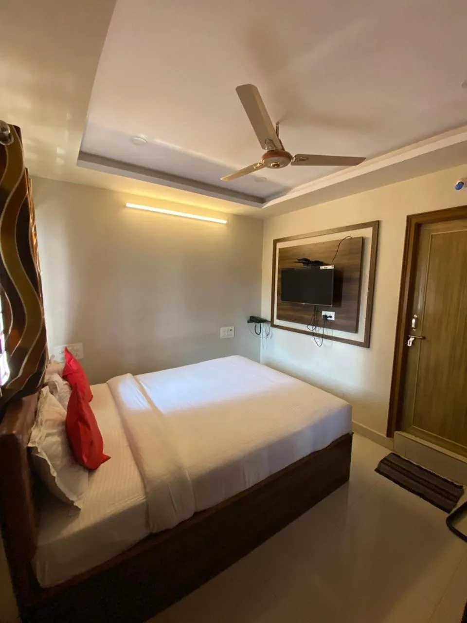 Bed in Hotel Renuka