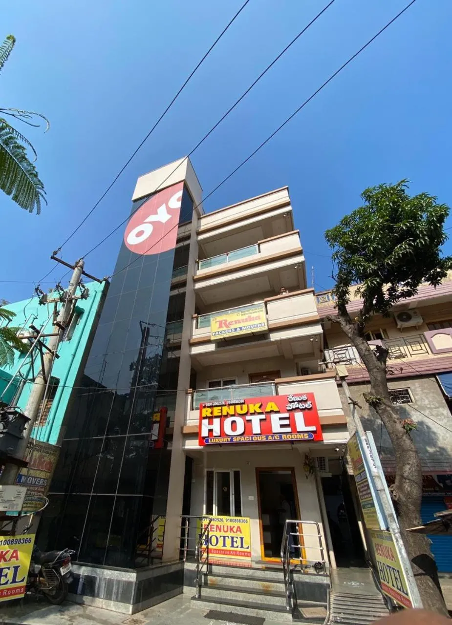 Facade/entrance in Hotel Renuka