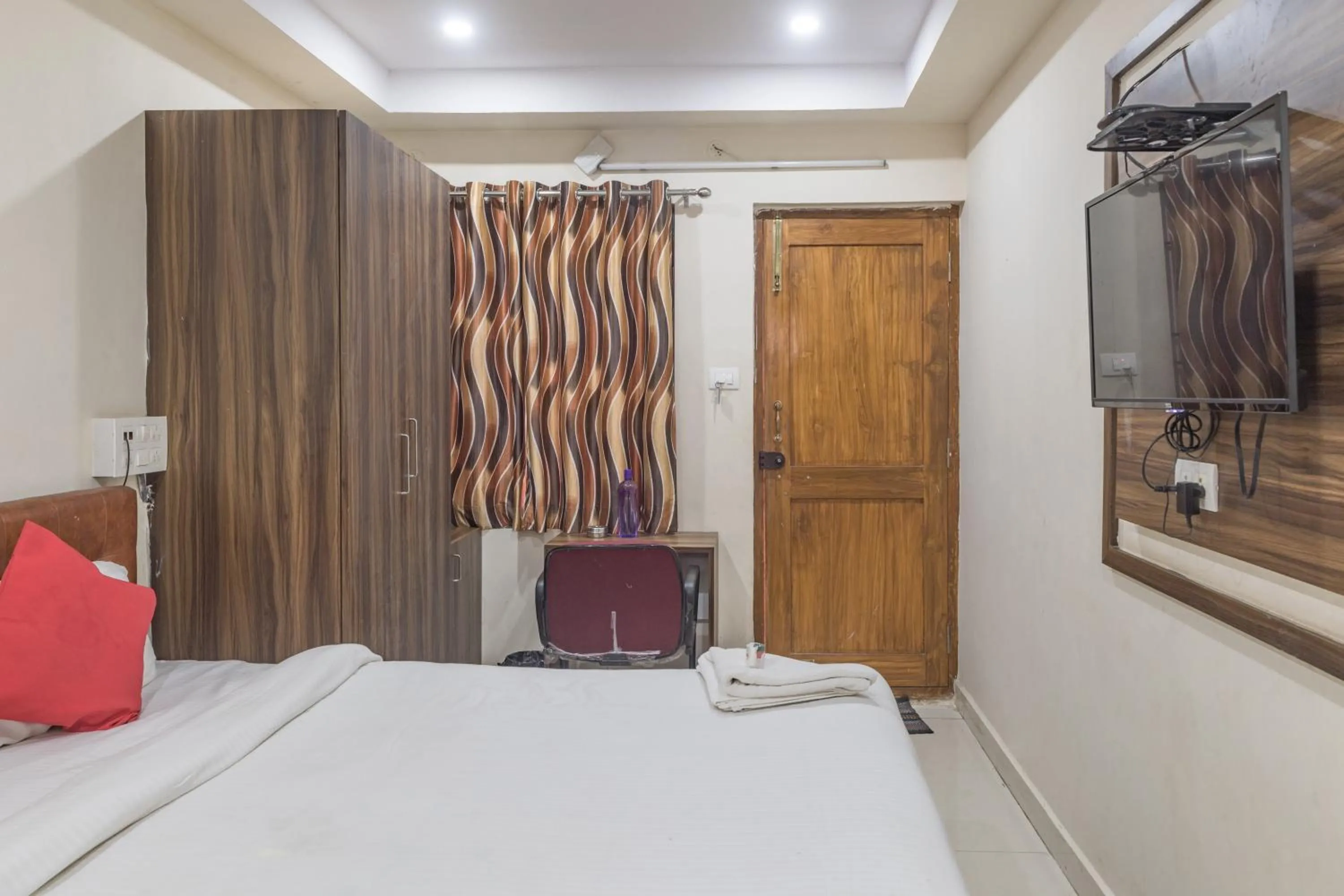 TV and multimedia, Bed in Hotel Renuka