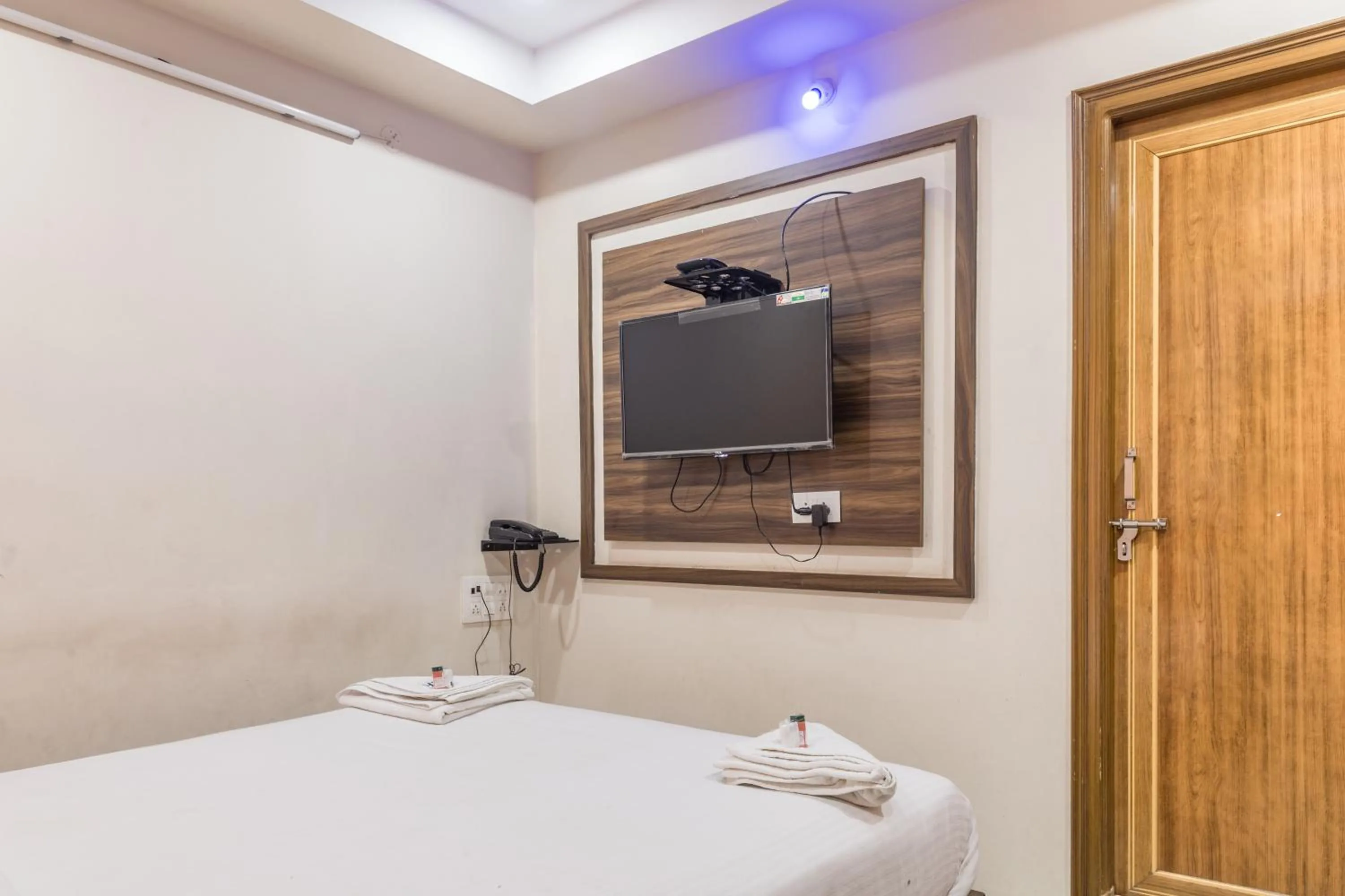 TV and multimedia, Bed in Hotel Renuka