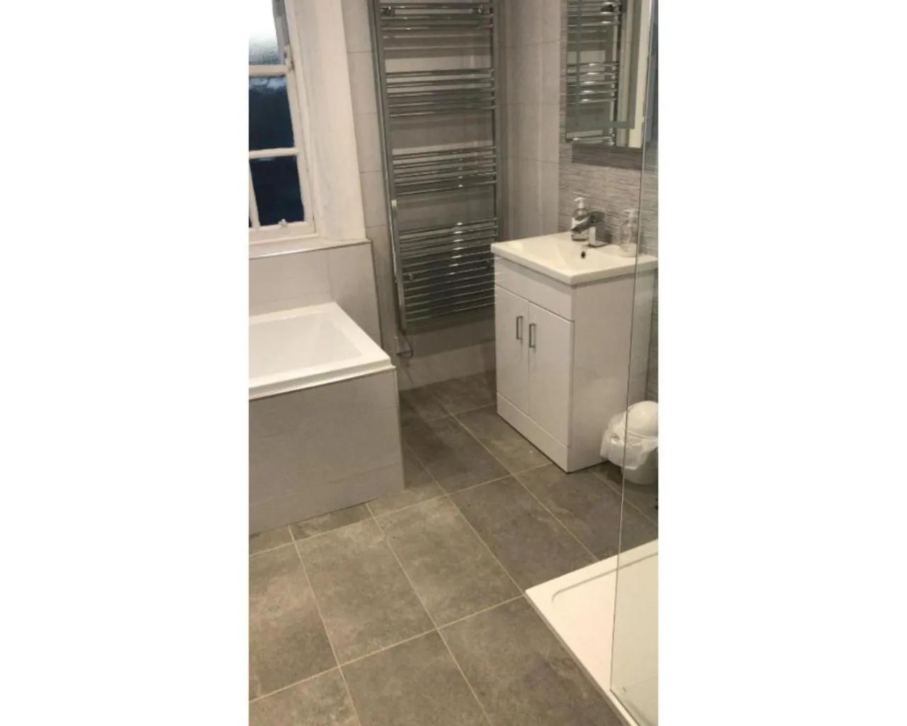 Bathroom in The Red Lion Hotel