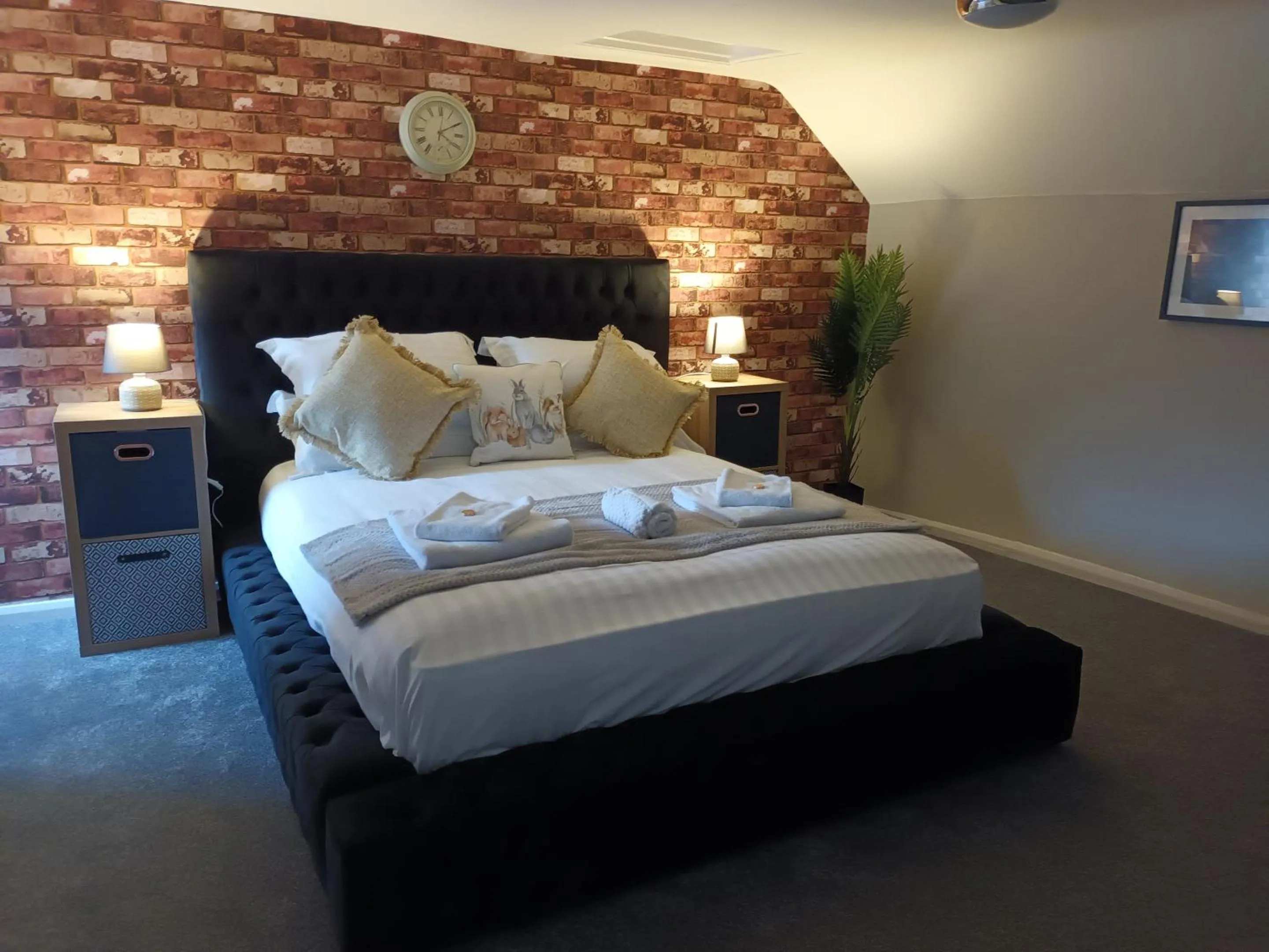 Bedroom, Bed in The City Hotel