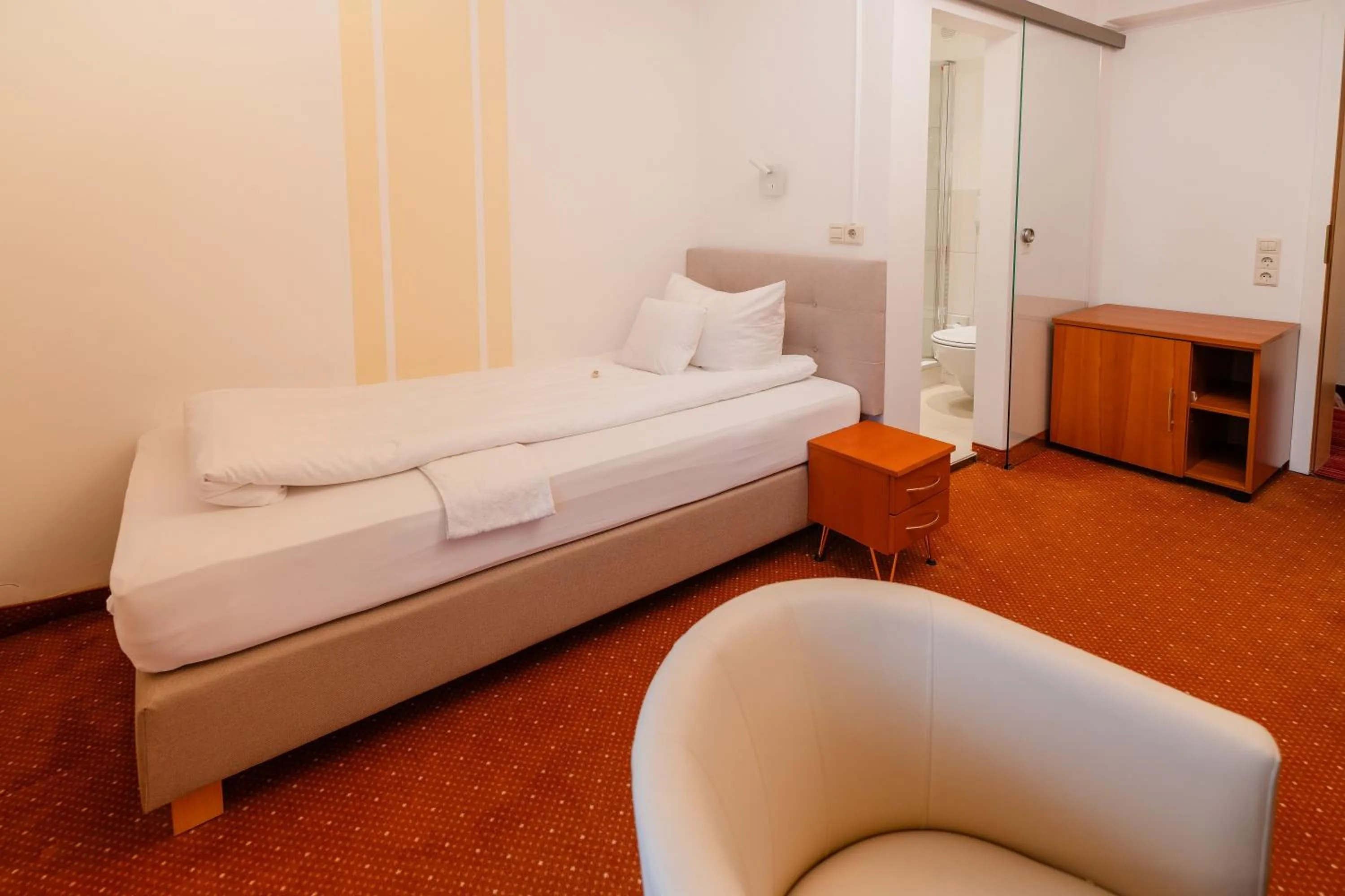 Photo of the whole room, Bed in Wellnesshotel Rothfuß mit Spa und 2 Schwimmbädern