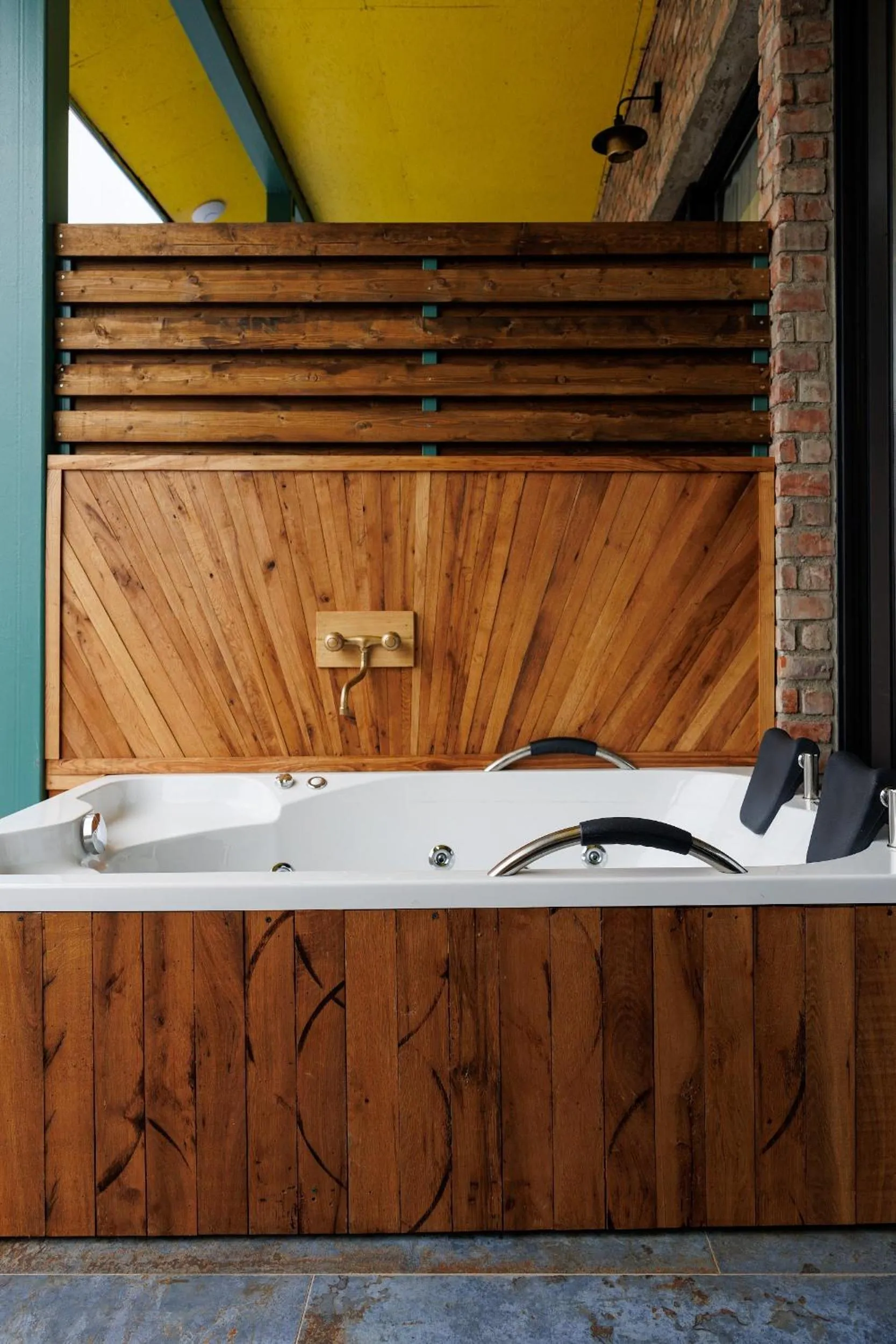 Hot Tub in Mtserlebi Resort