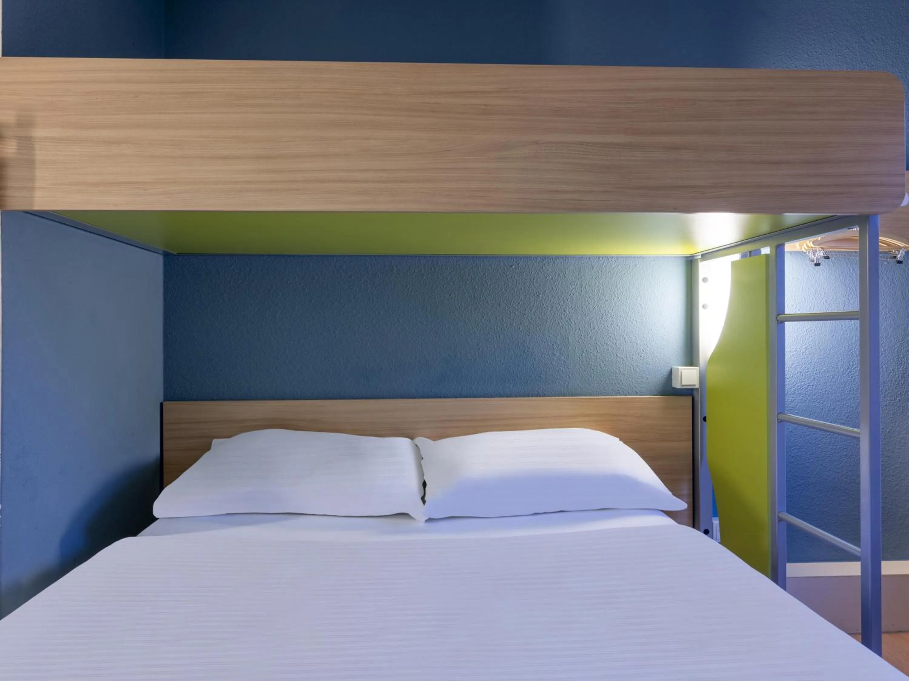Photo of the whole room, Bed in ibis budget Giessen Linden