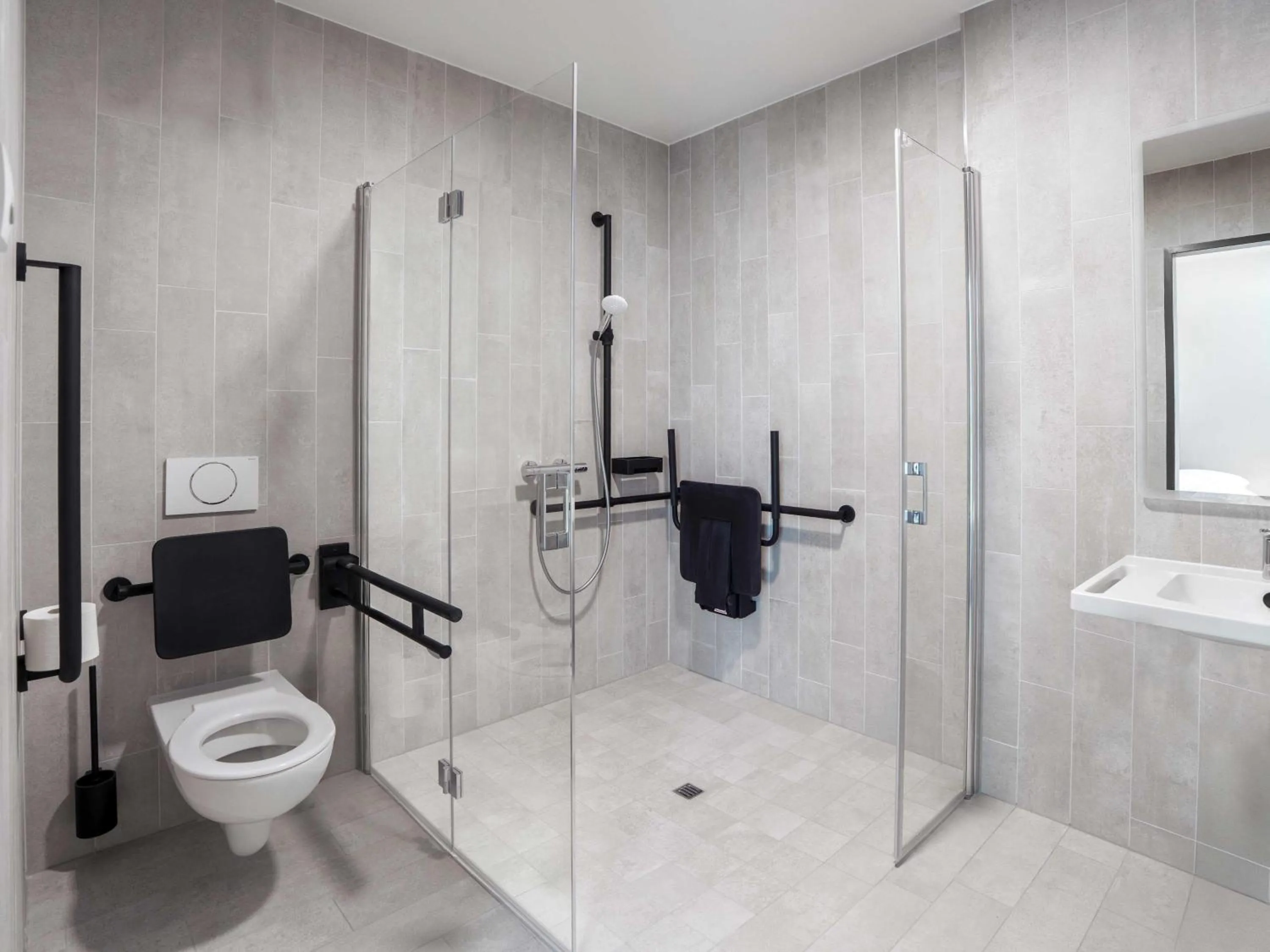 Bathroom in B&B HOTEL Gießen-Linden