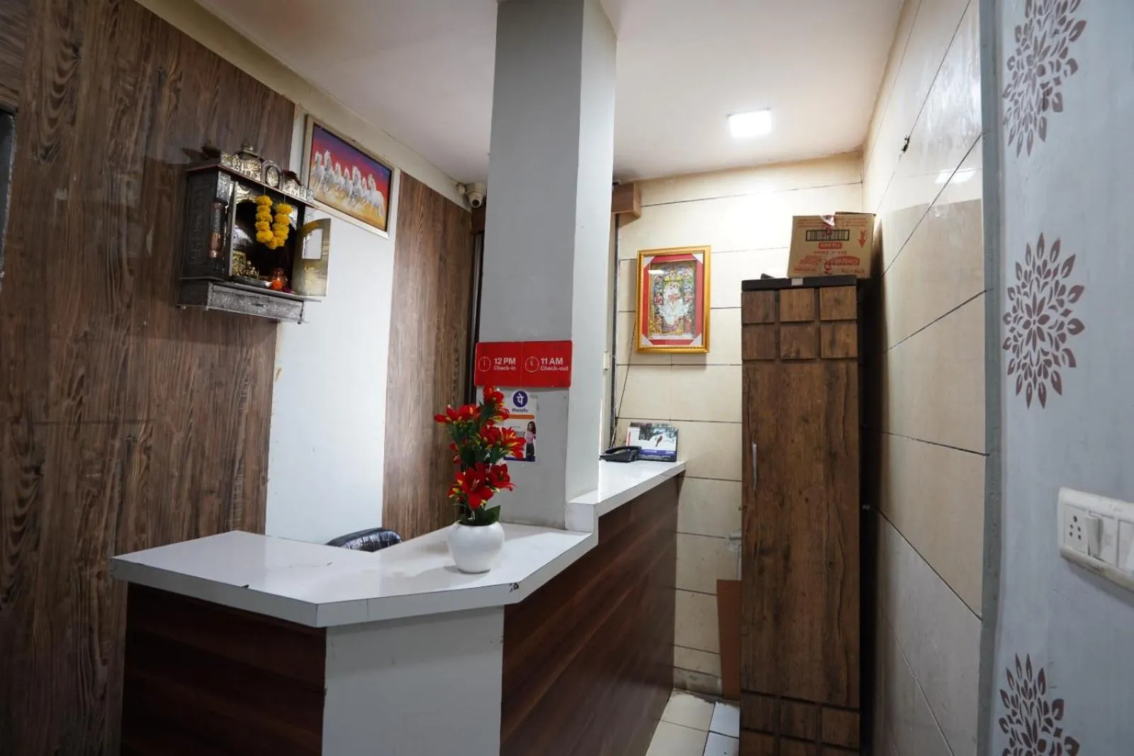 Lobby or reception in Hotel Sai Inn, Ahmedabad Airport