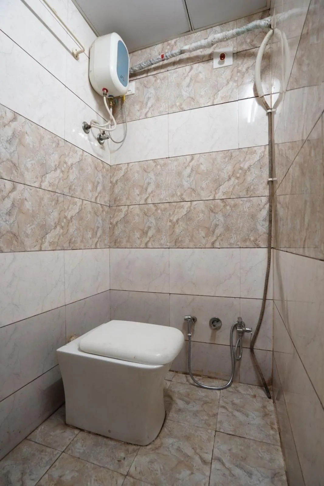 Bathroom in Hotel Sai Inn, Ahmedabad Airport