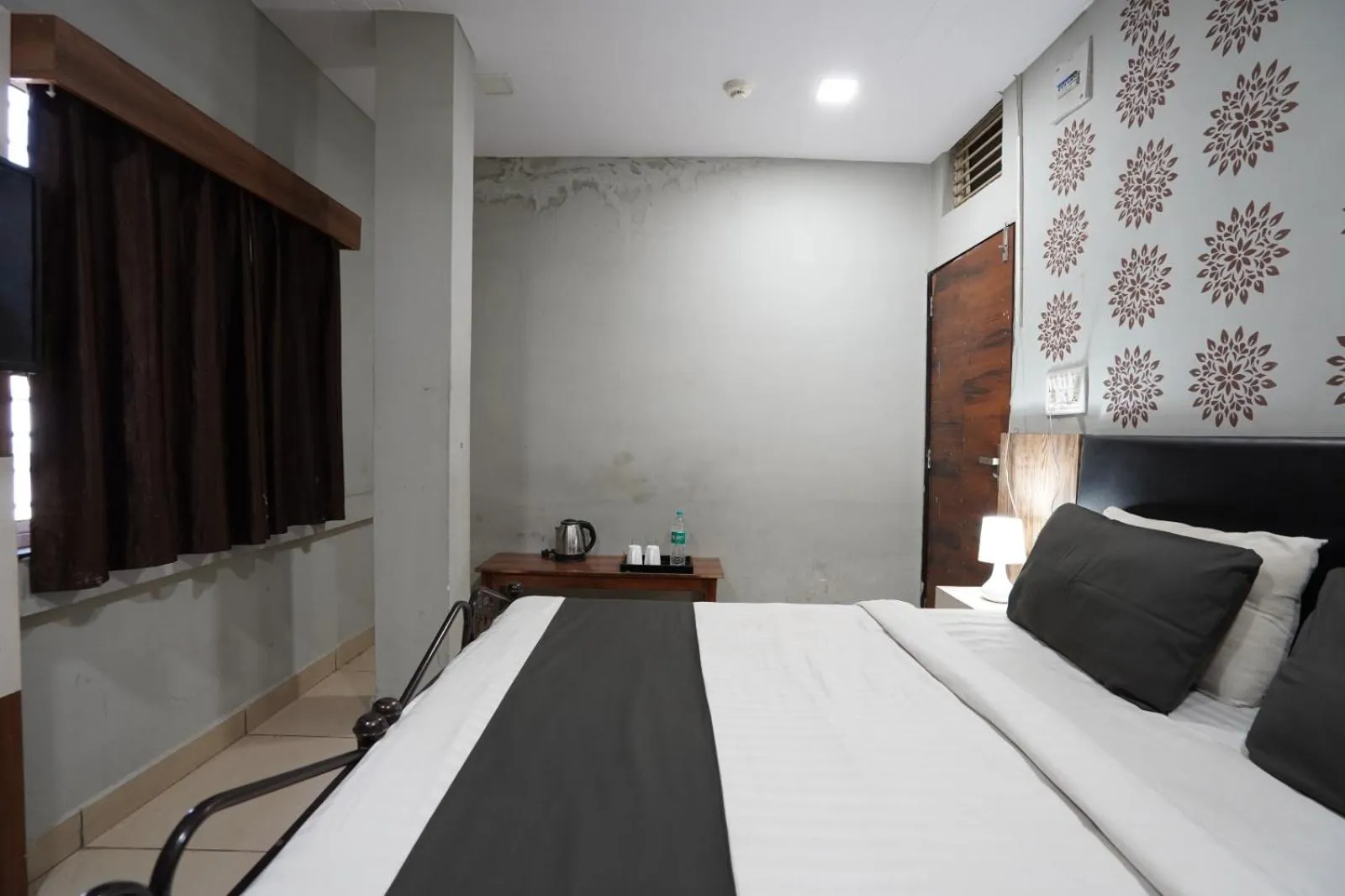 Bed in Hotel Sai Inn, Ahmedabad Airport