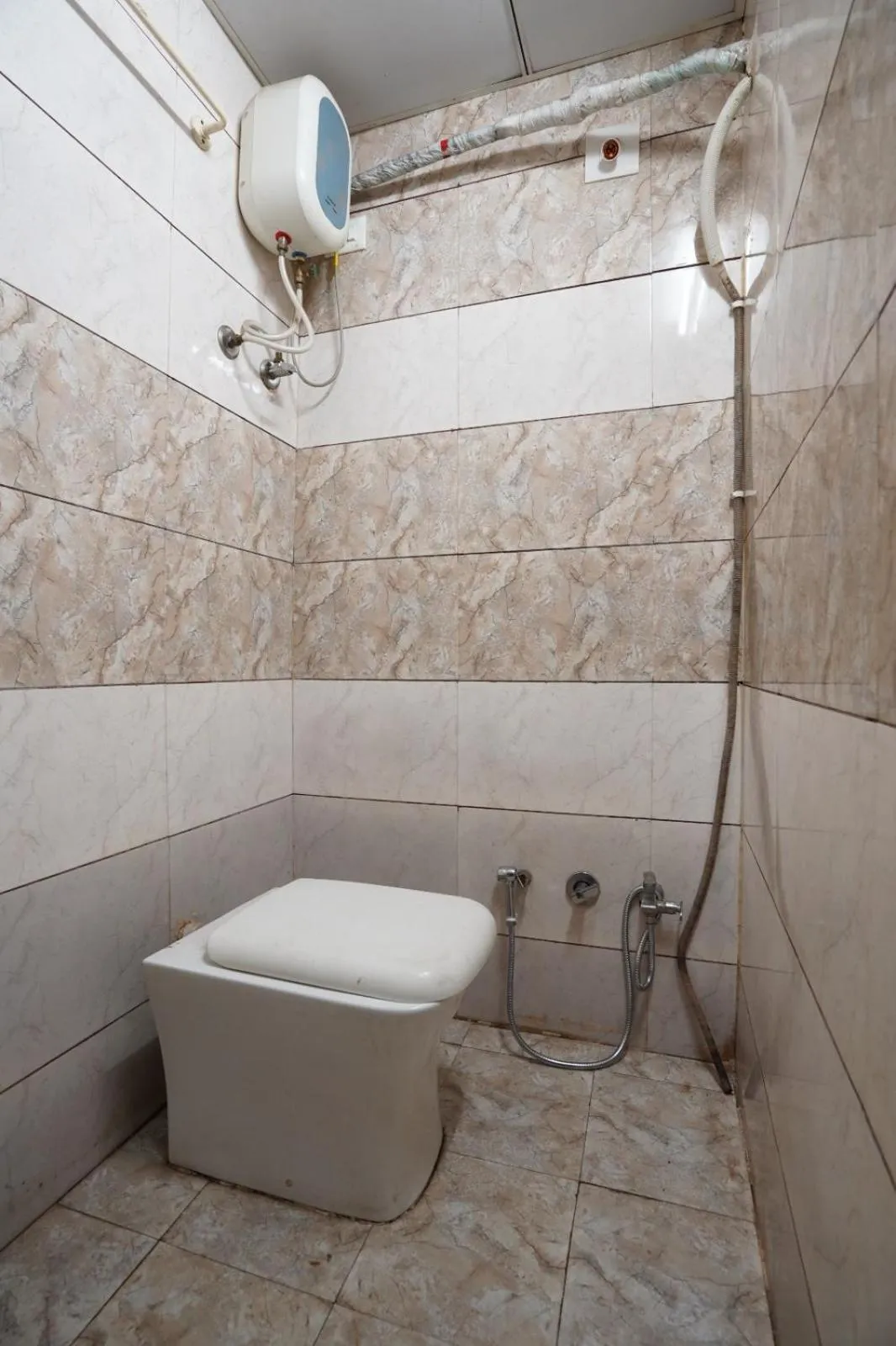 Bathroom in Hotel Sai Inn, Ahmedabad Airport