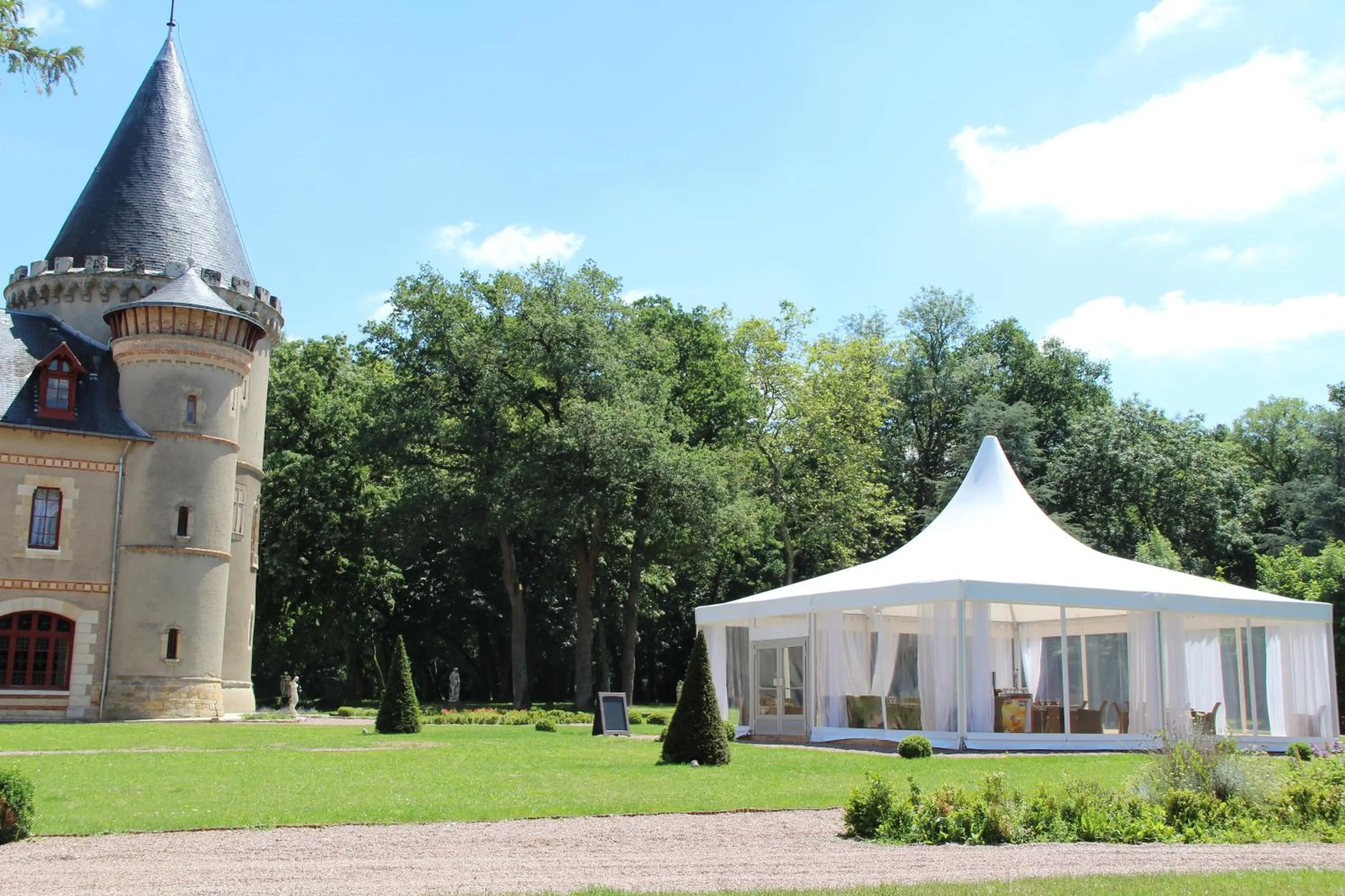 BBQ facilities in Château de Béguin