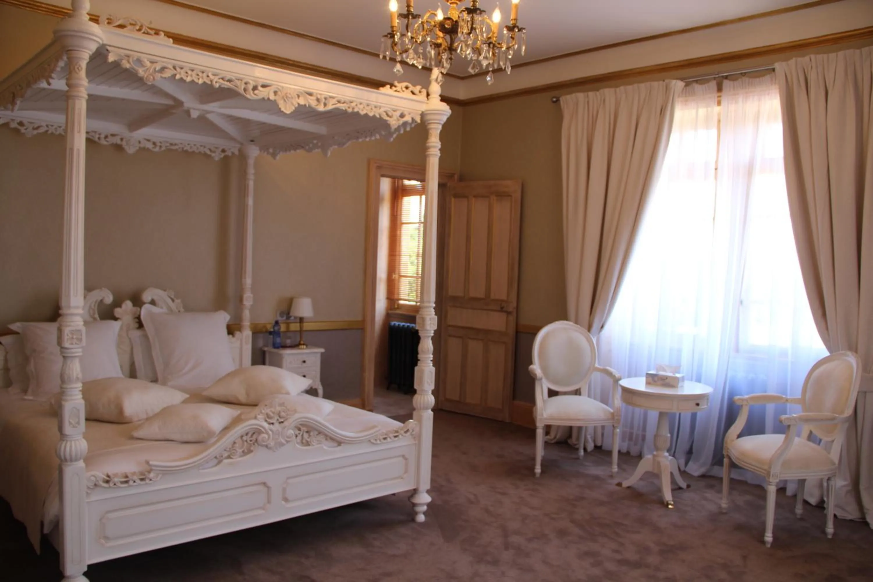 Bedroom, Bed in Château de Béguin