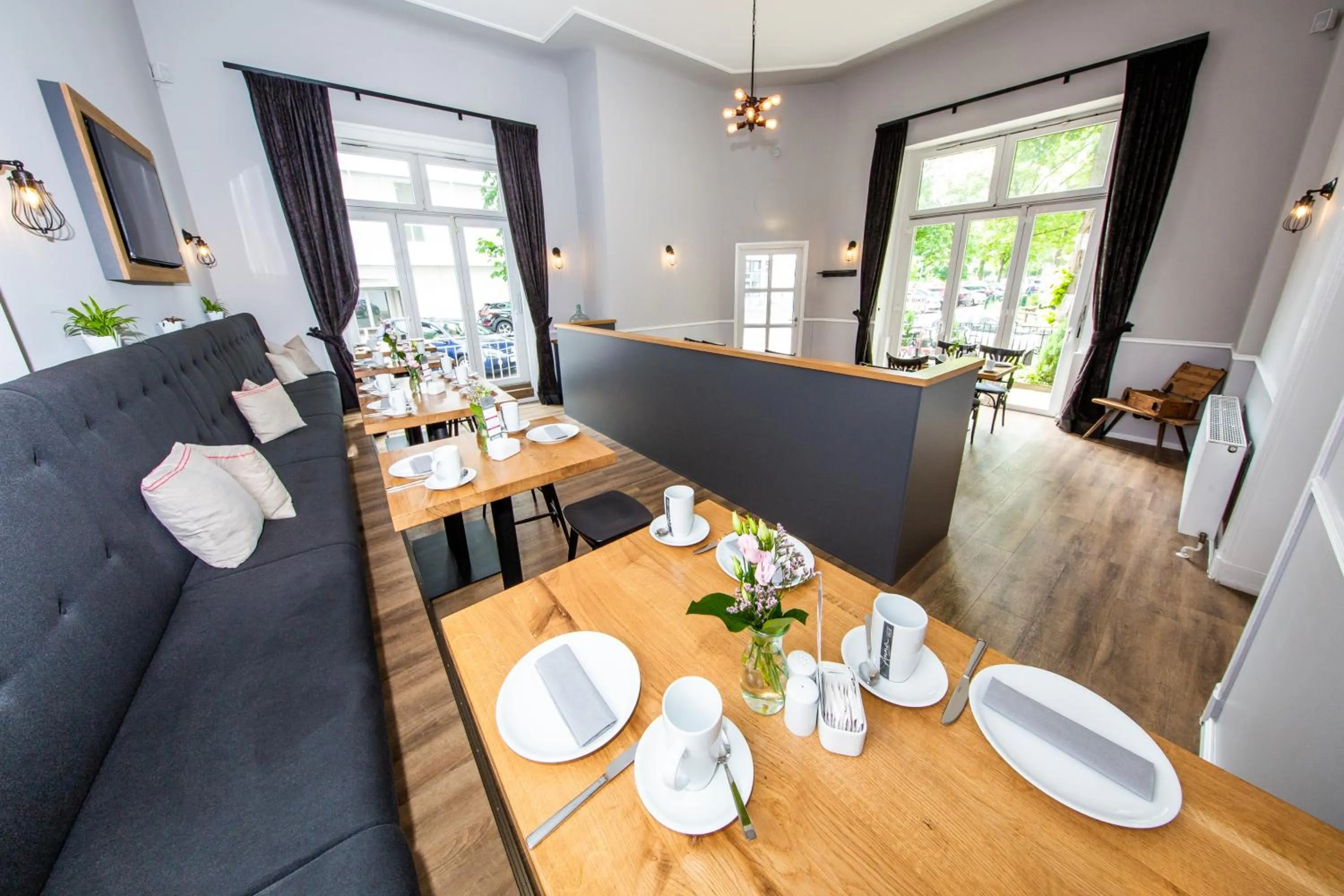 Restaurant/places to eat in Anna 1908