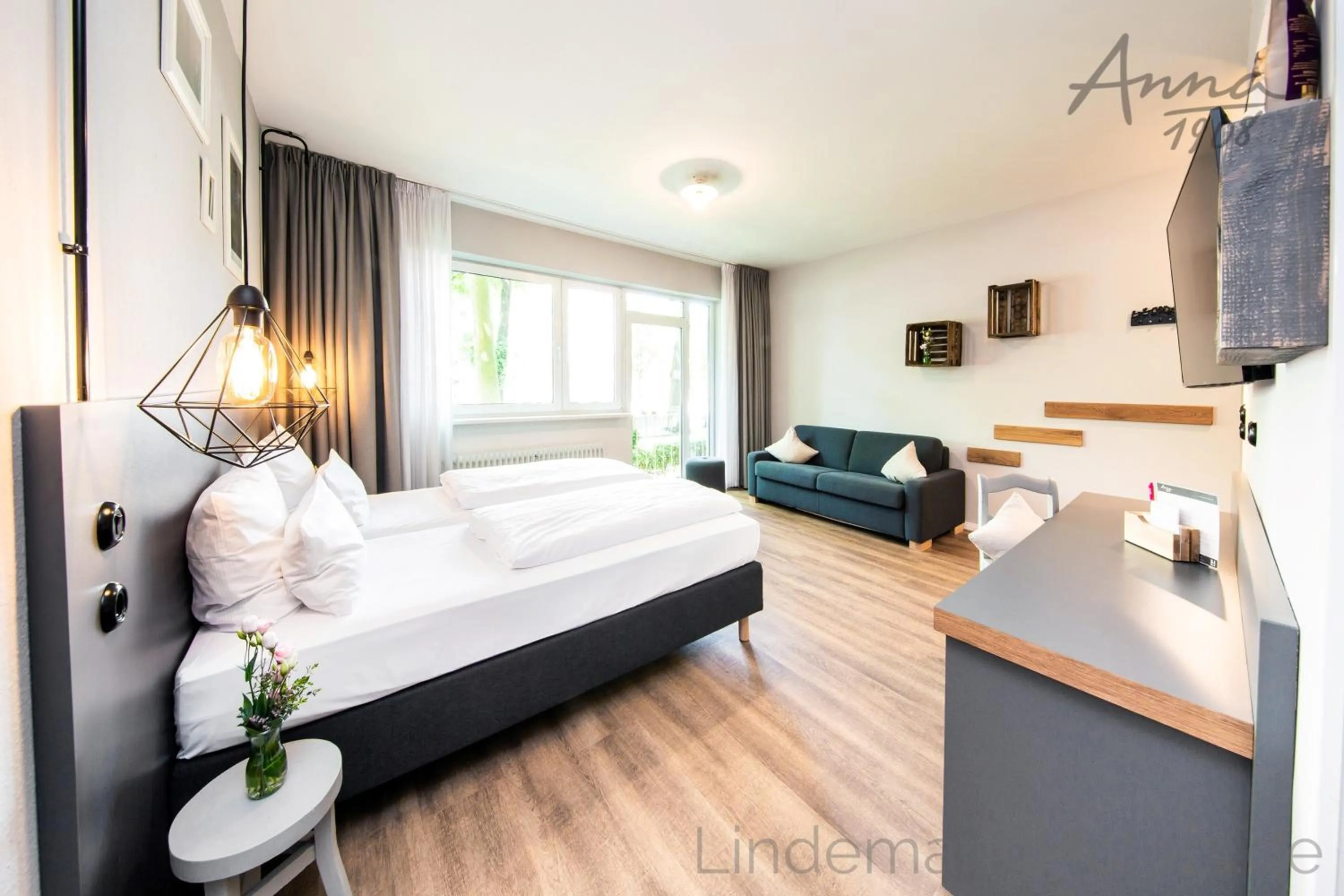 Photo of the whole room, Bed in Anna 1908