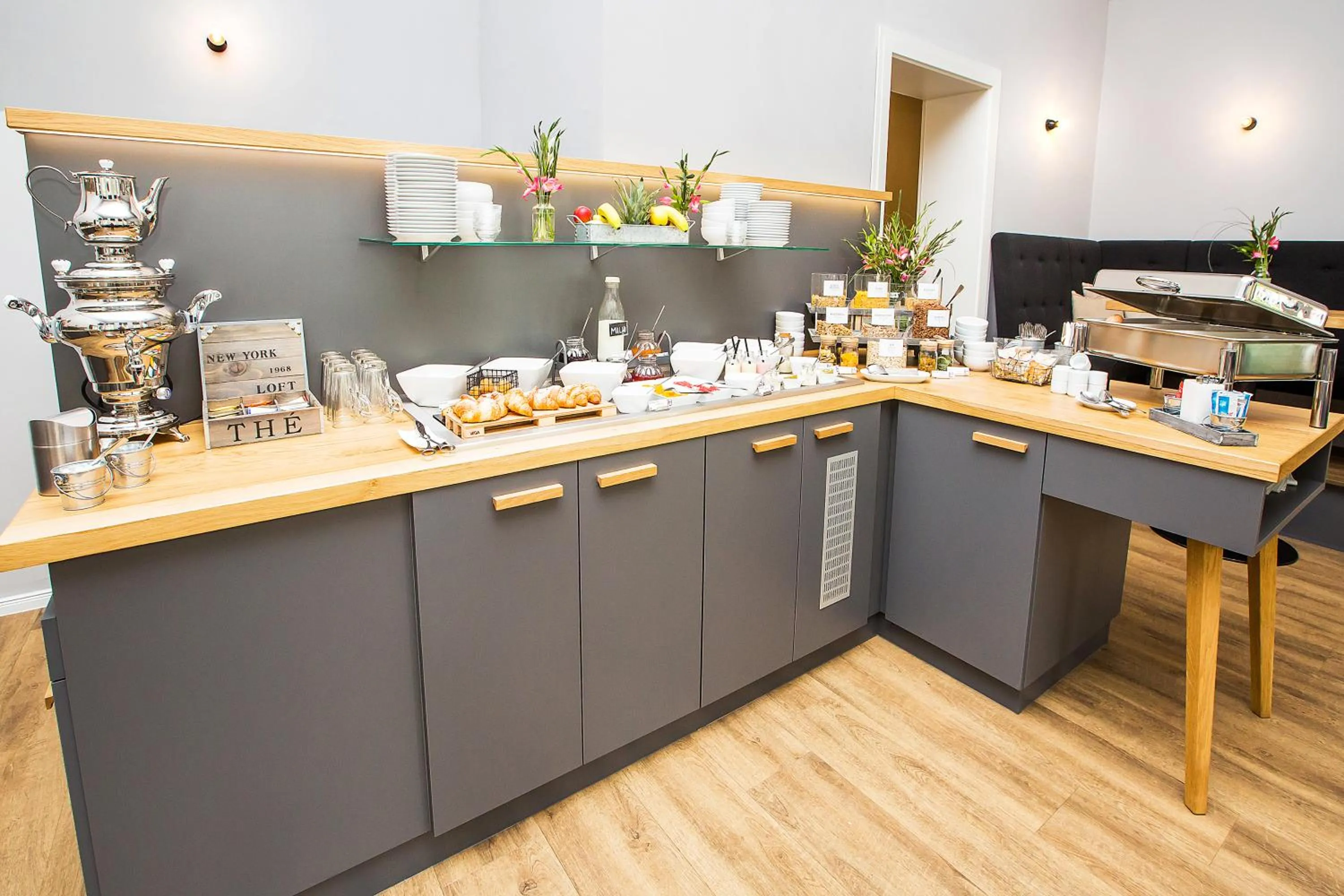 Buffet breakfast in Anna 1908