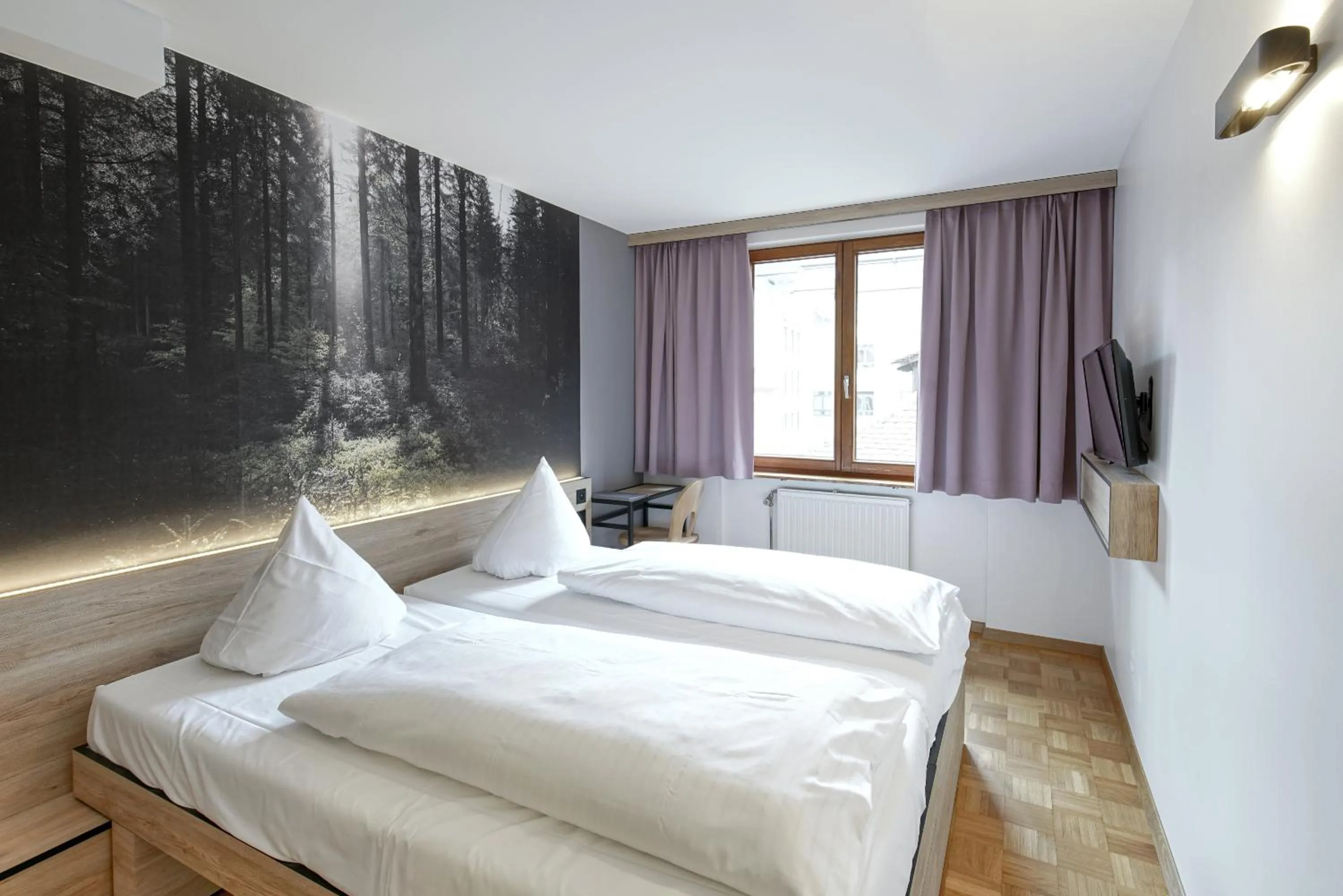 Bed in Hotel Schwarzwälder Hof