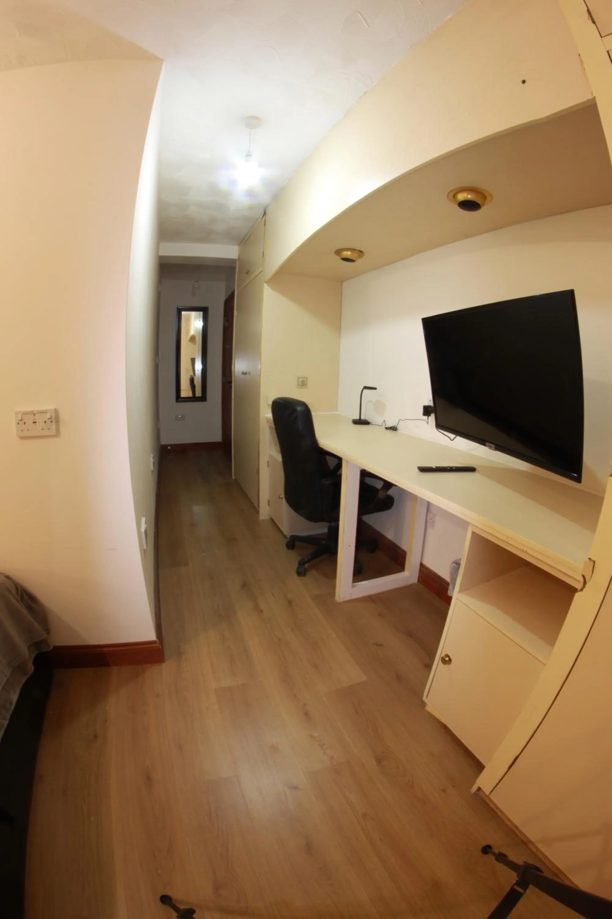 TV and multimedia in College Street Abode