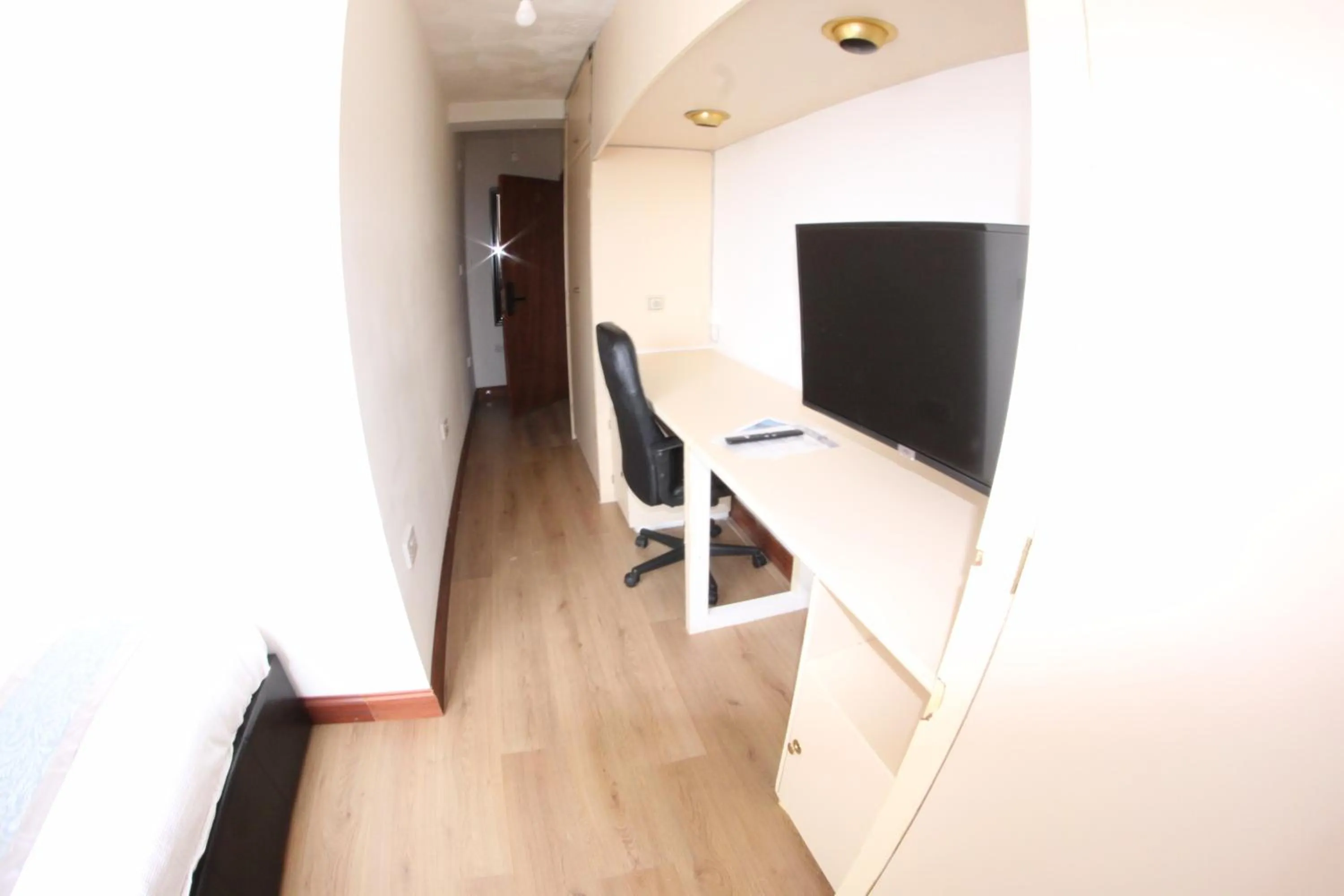 Photo of the whole room in College Street Abode